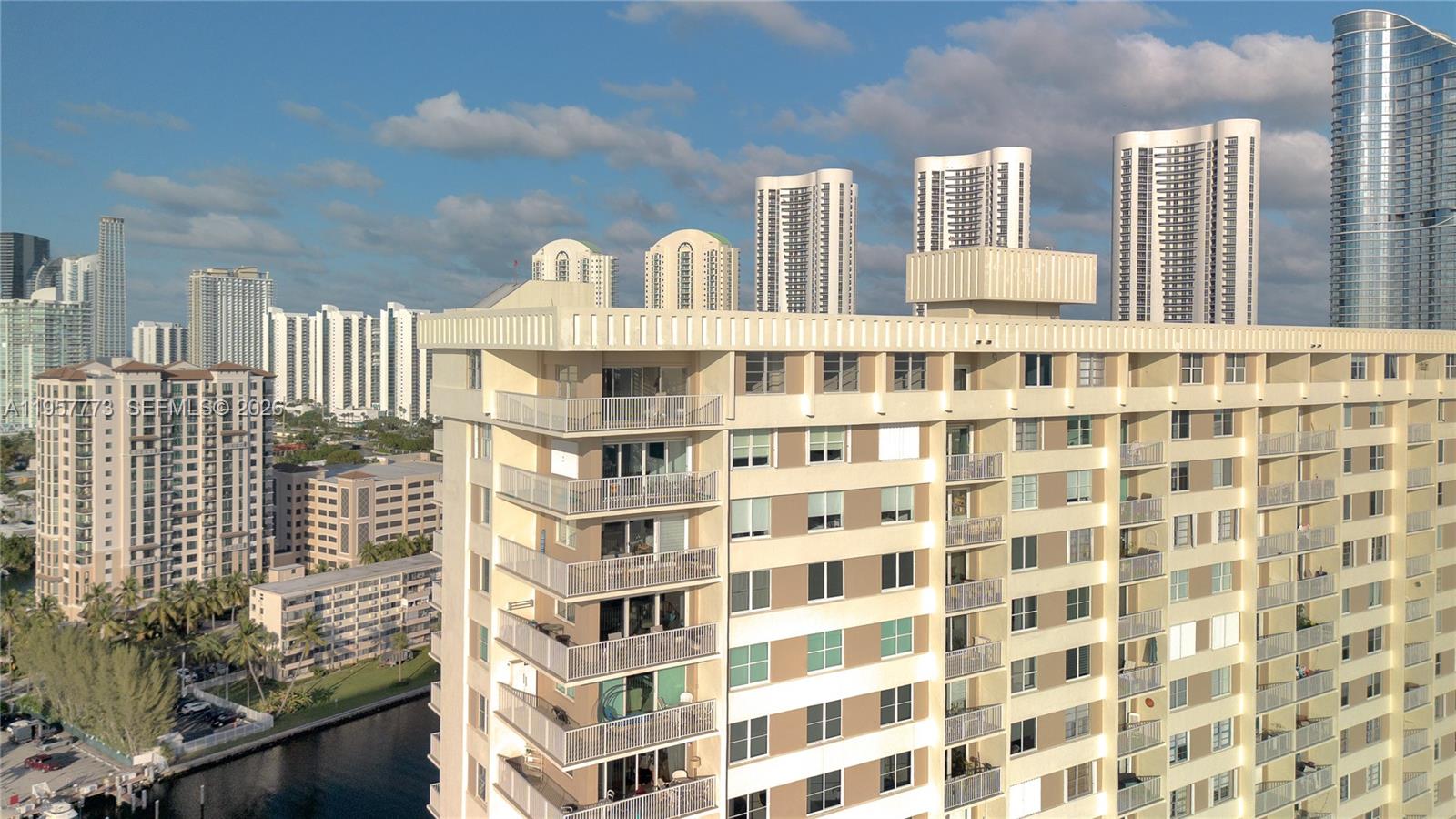 ARLEN HOUSE CONDO - Residential