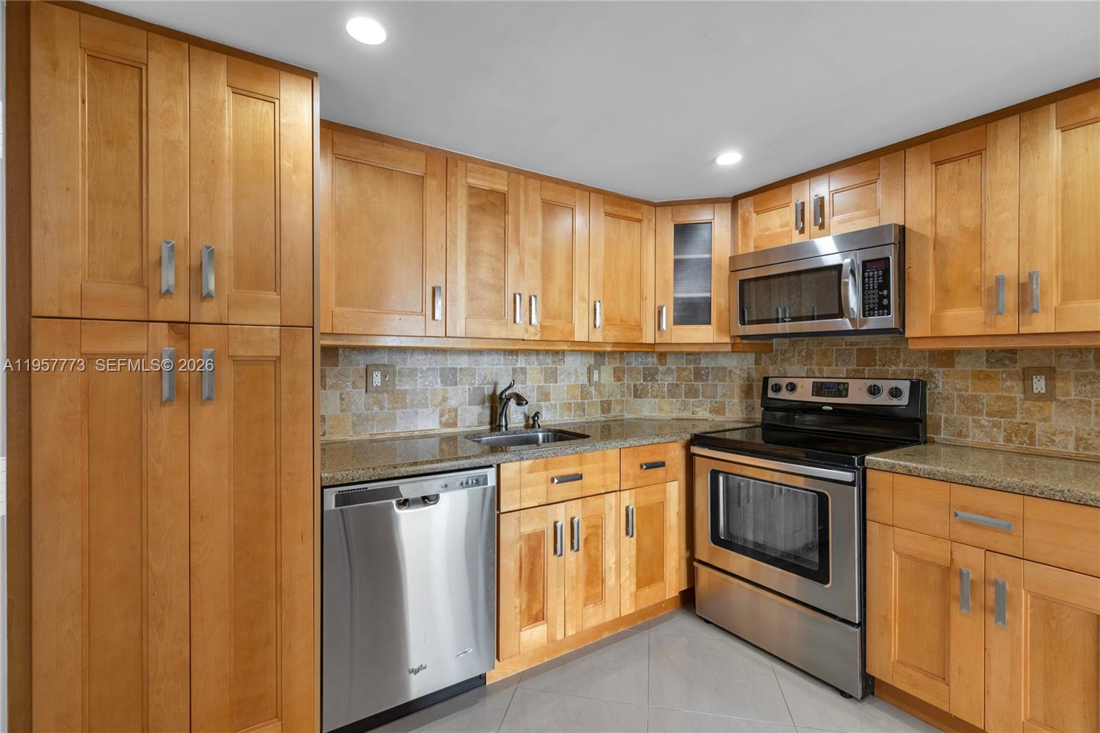 ARLEN HOUSE CONDO - Residential