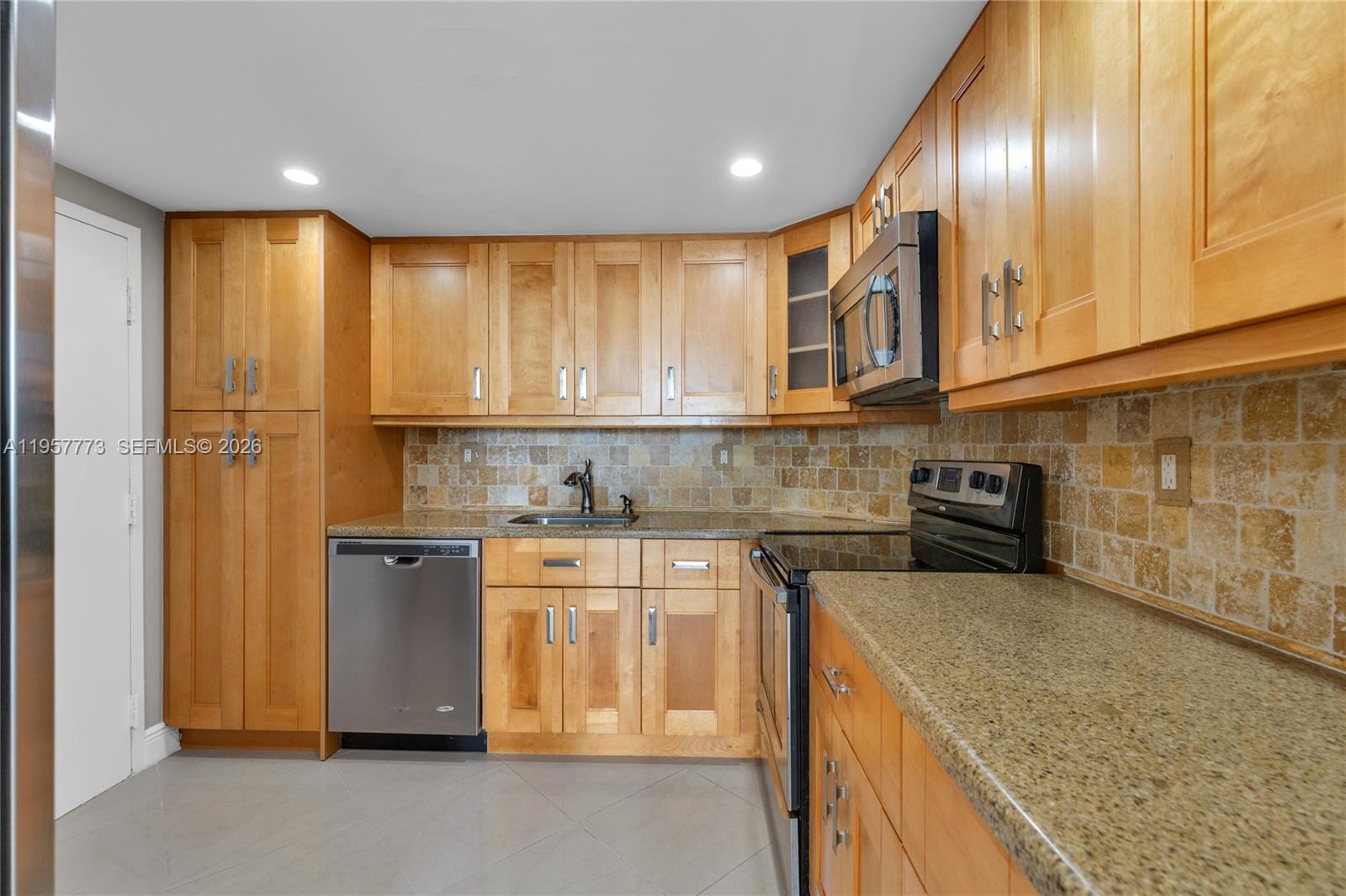 ARLEN HOUSE CONDO - Residential