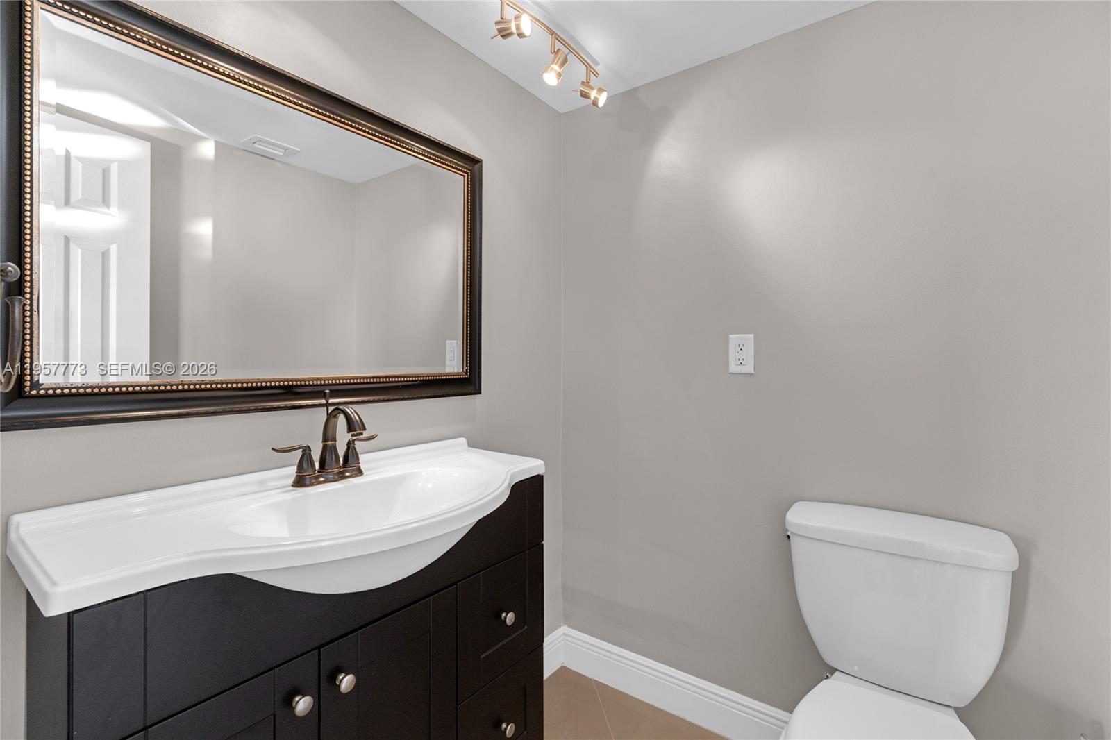 ARLEN HOUSE CONDO - Residential