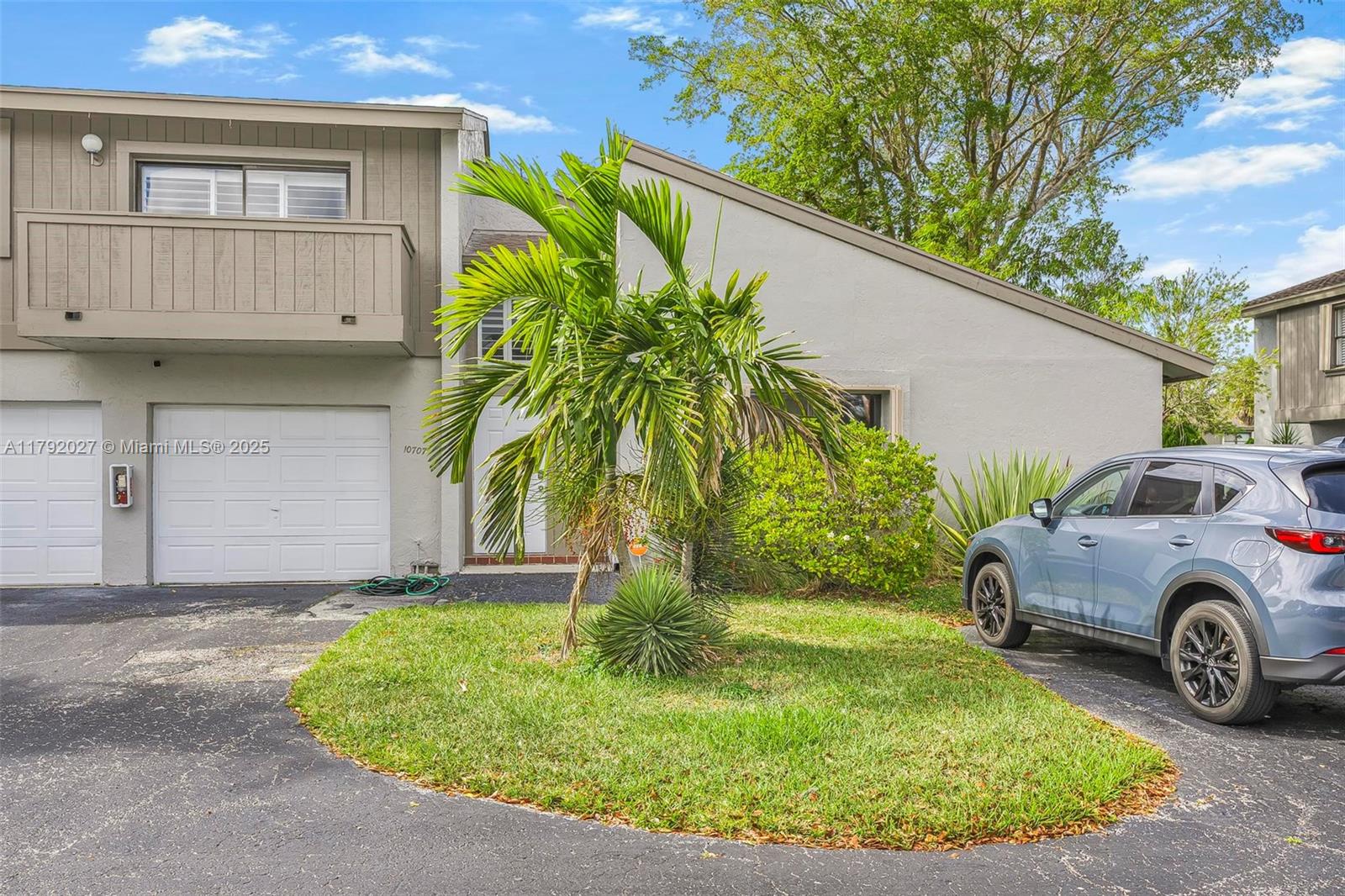 10707 Sw 113th Pl 100D, Miami, Broward County, Florida - 3 Bedrooms  
2 Bathrooms - 