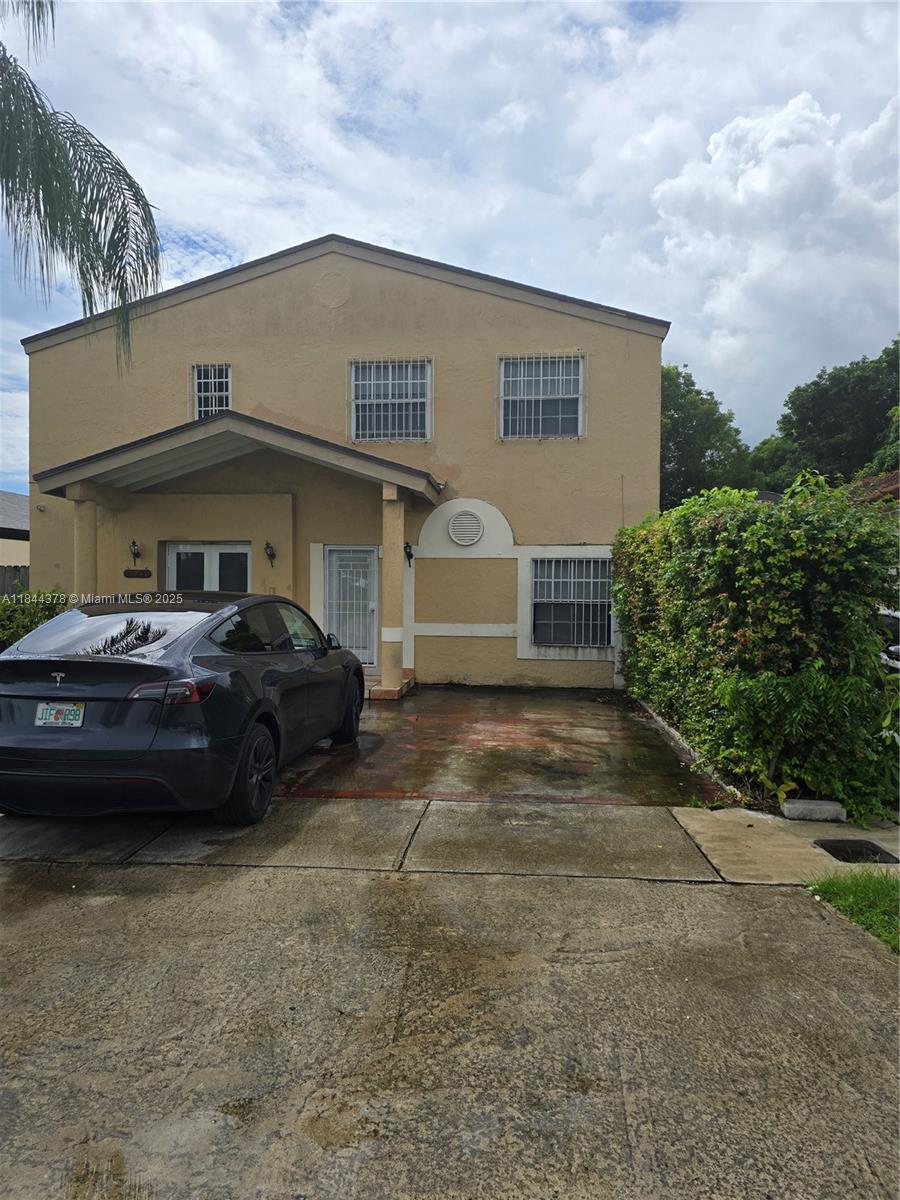 location locaty 5 bedroom 3 bathroom and a half bathroom one bedroom on 1st floor i 2 story