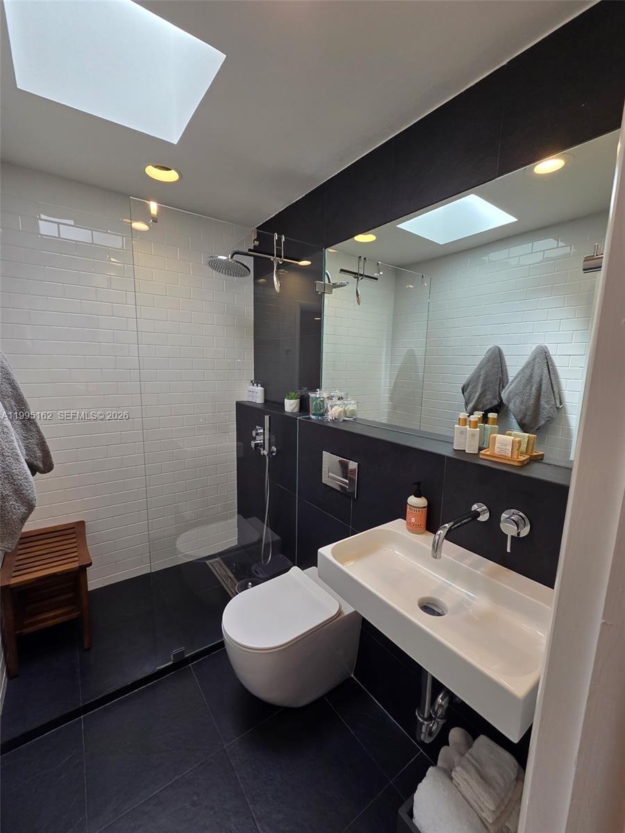 RHODES AMD NEW BISC - Residential Lease