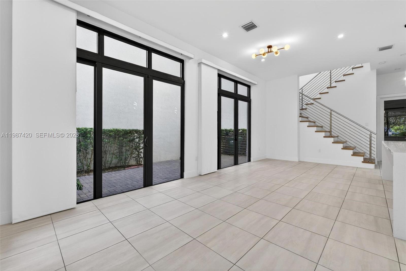 DOWNTOWN DORAL SOUTH PHAS - Residential