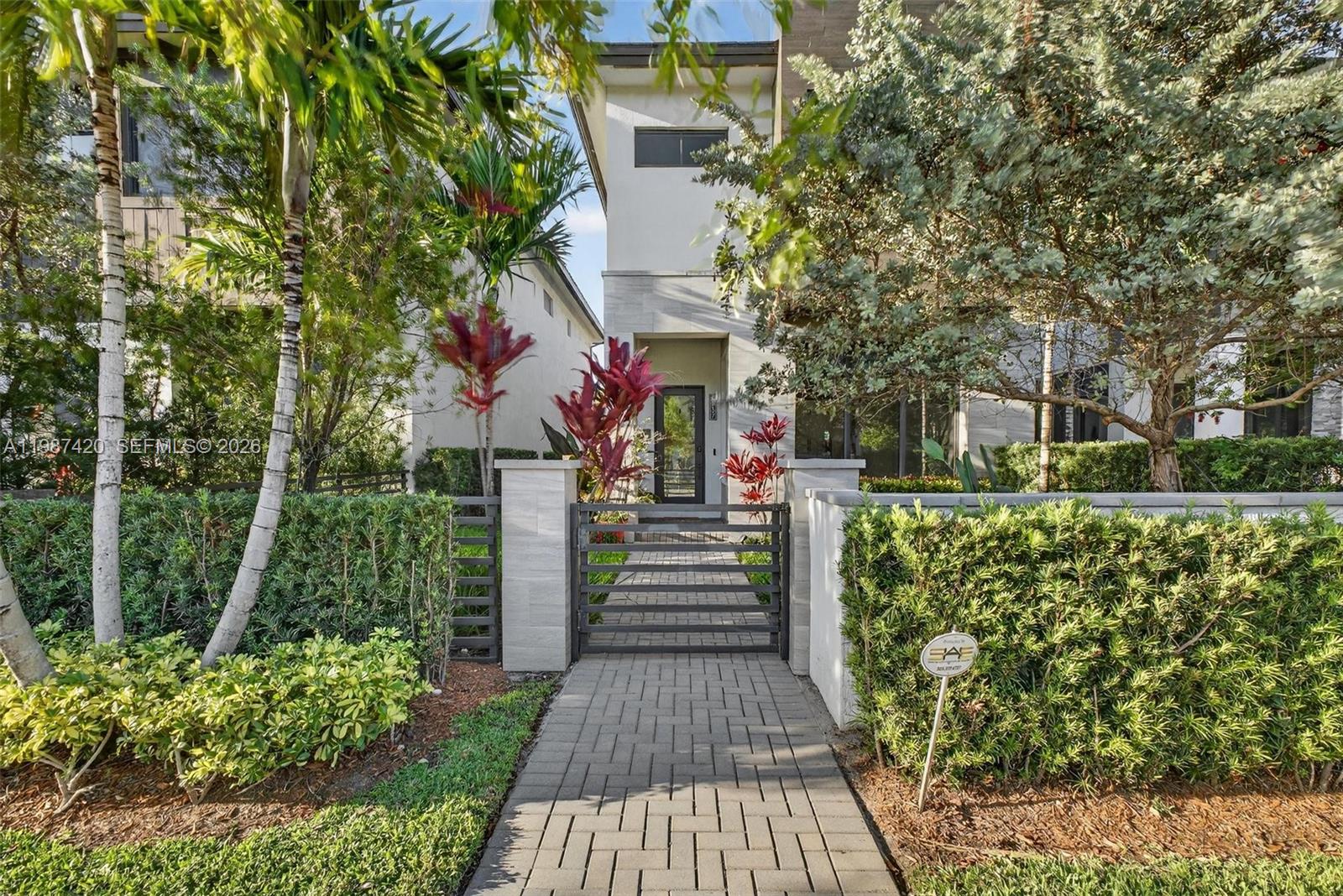 DOWNTOWN DORAL SOUTH PHAS - Residential