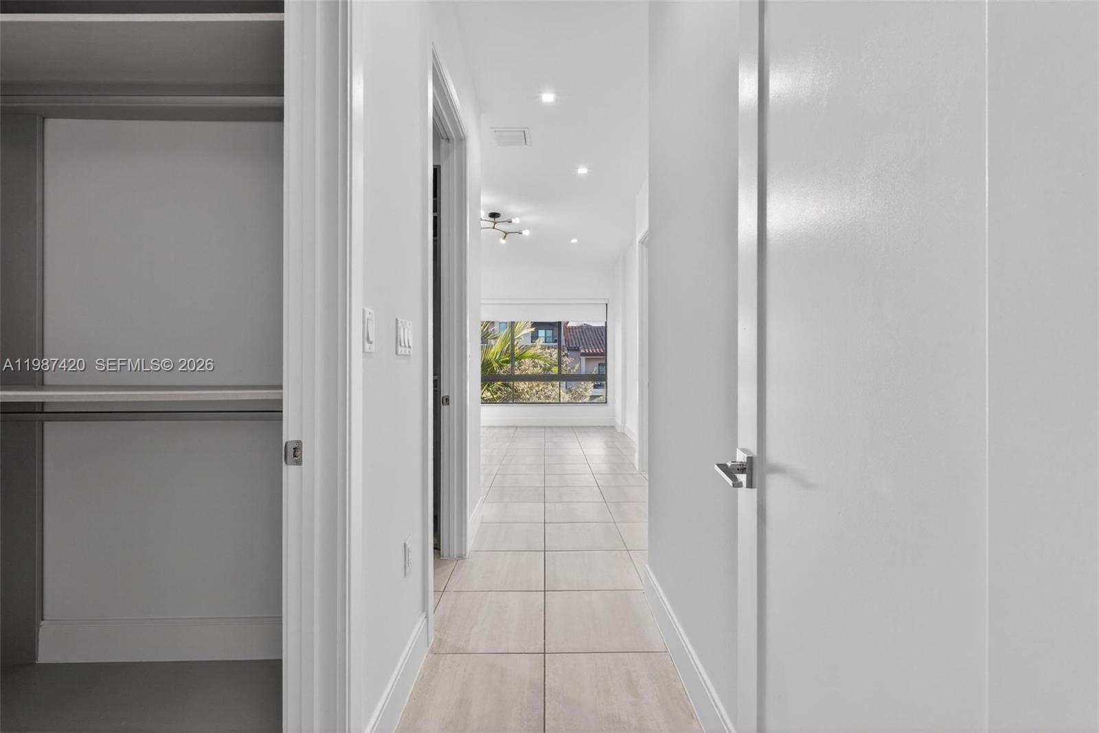 DOWNTOWN DORAL SOUTH PHAS - Residential