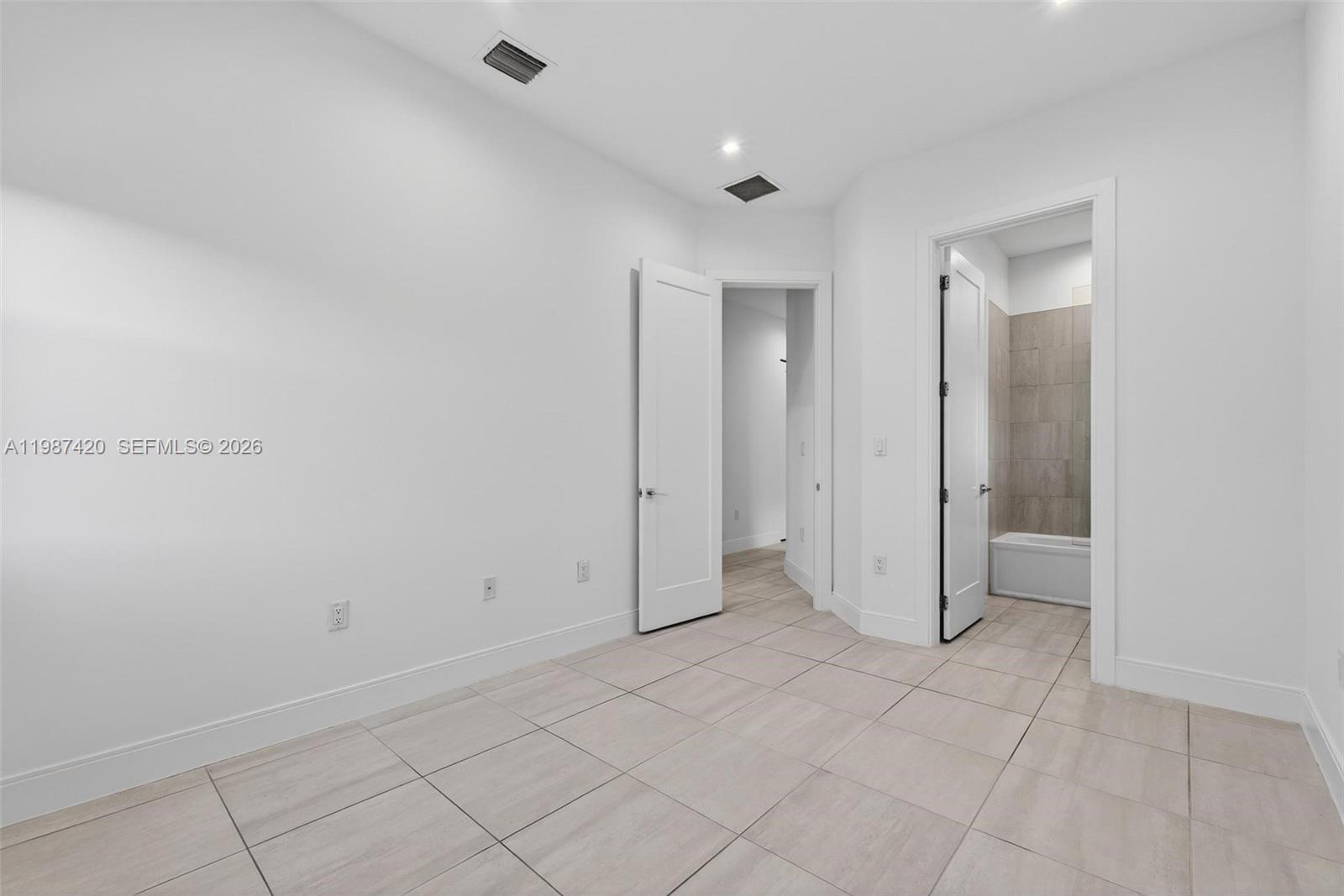 DOWNTOWN DORAL SOUTH PHAS - Residential