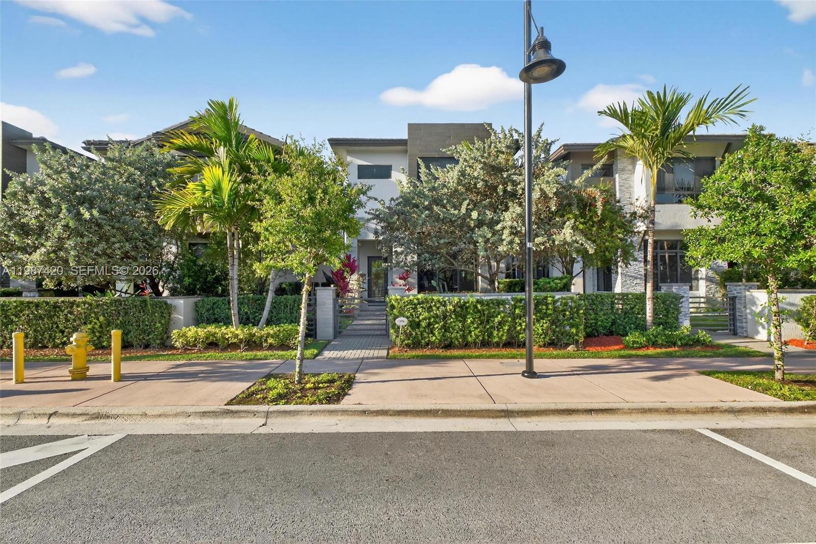 DOWNTOWN DORAL SOUTH PHAS - Residential