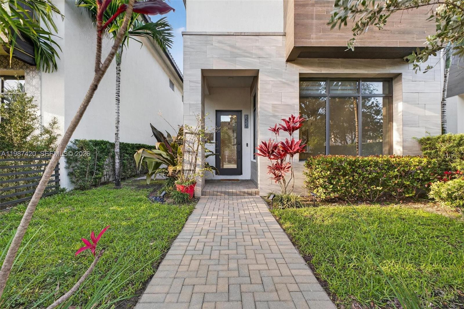 DOWNTOWN DORAL SOUTH PHAS - Residential