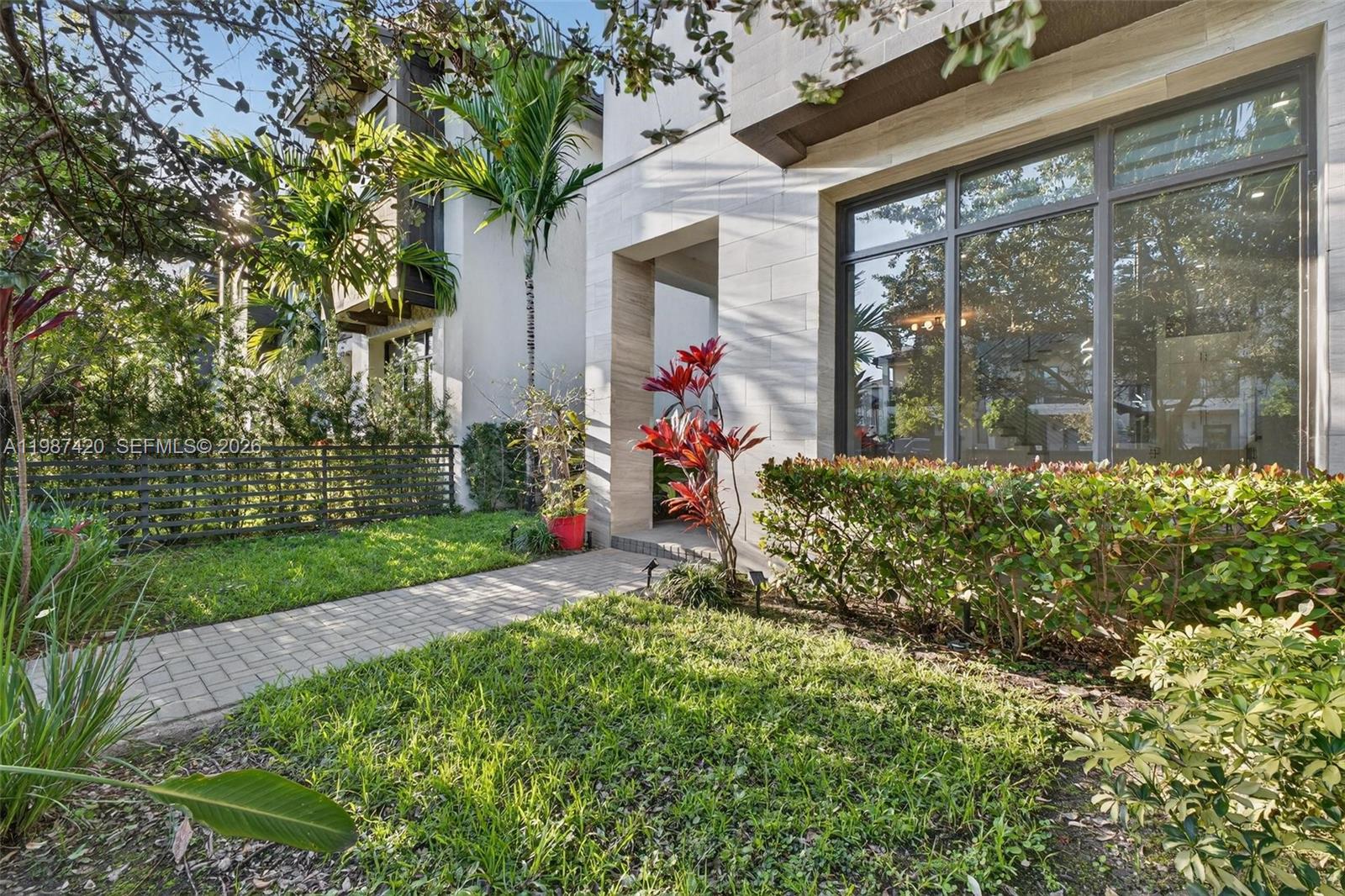 DOWNTOWN DORAL SOUTH PHAS - Residential