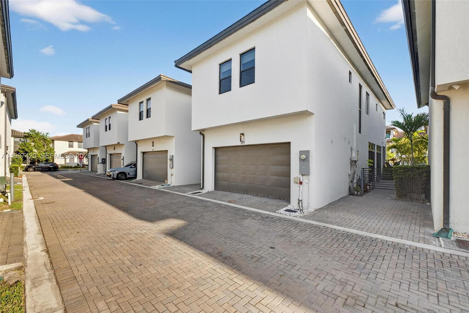 DOWNTOWN DORAL SOUTH PHAS - Residential