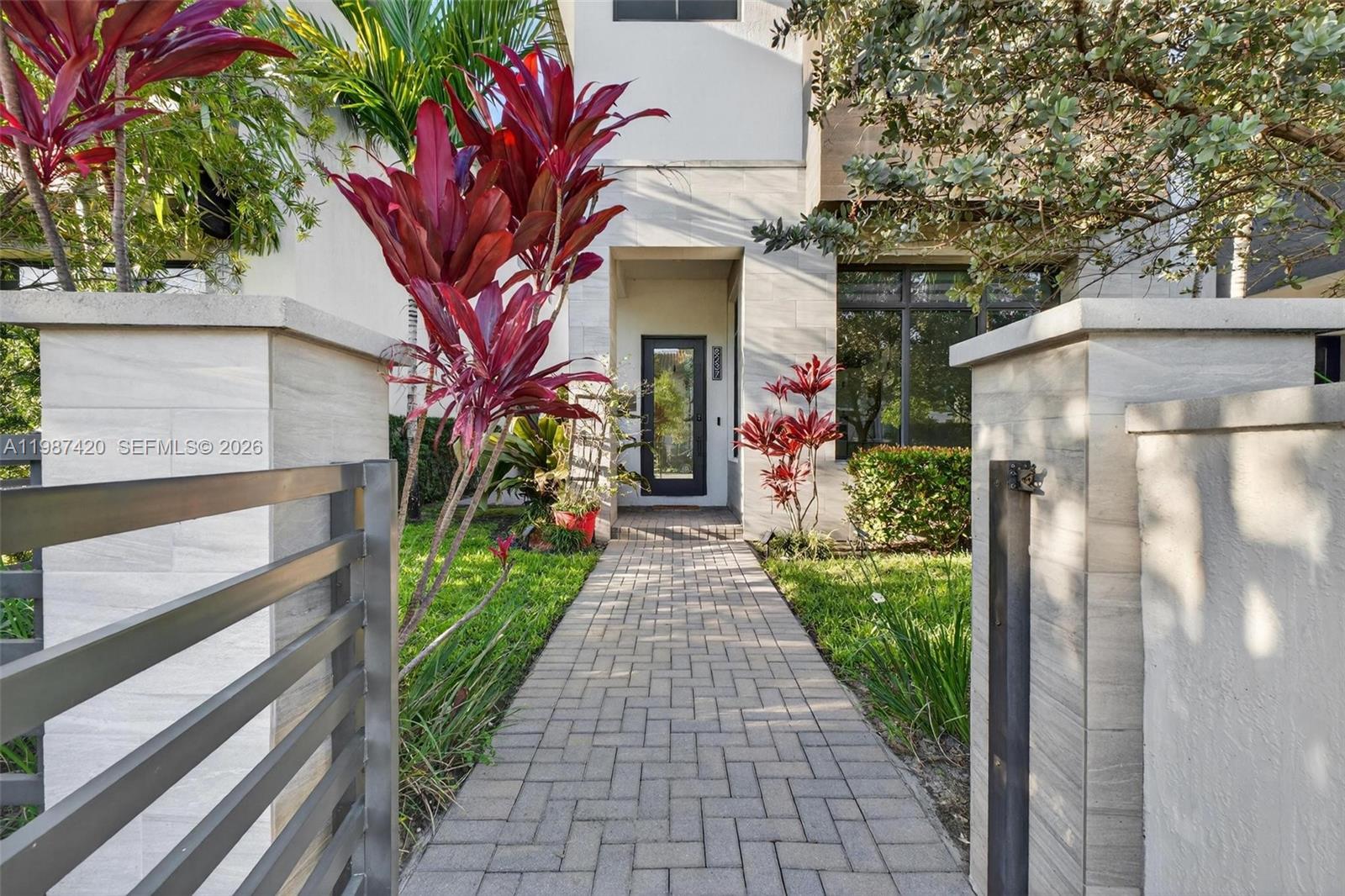 DOWNTOWN DORAL SOUTH PHAS - Residential