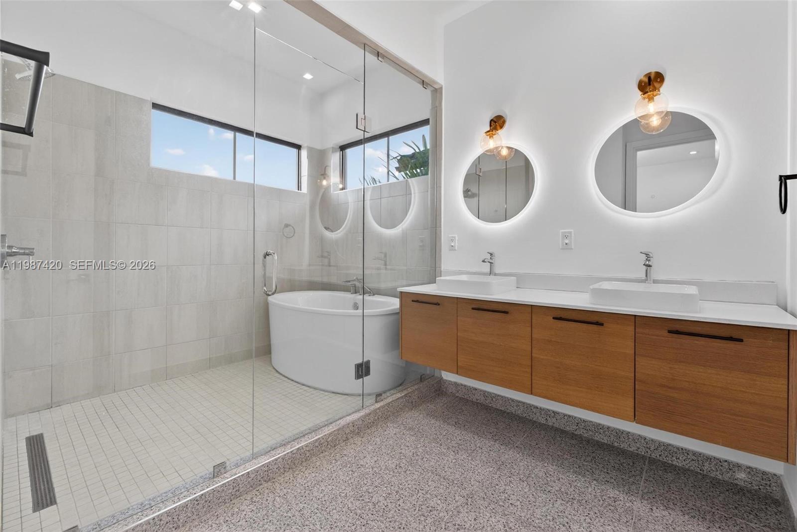 DOWNTOWN DORAL SOUTH PHAS - Residential