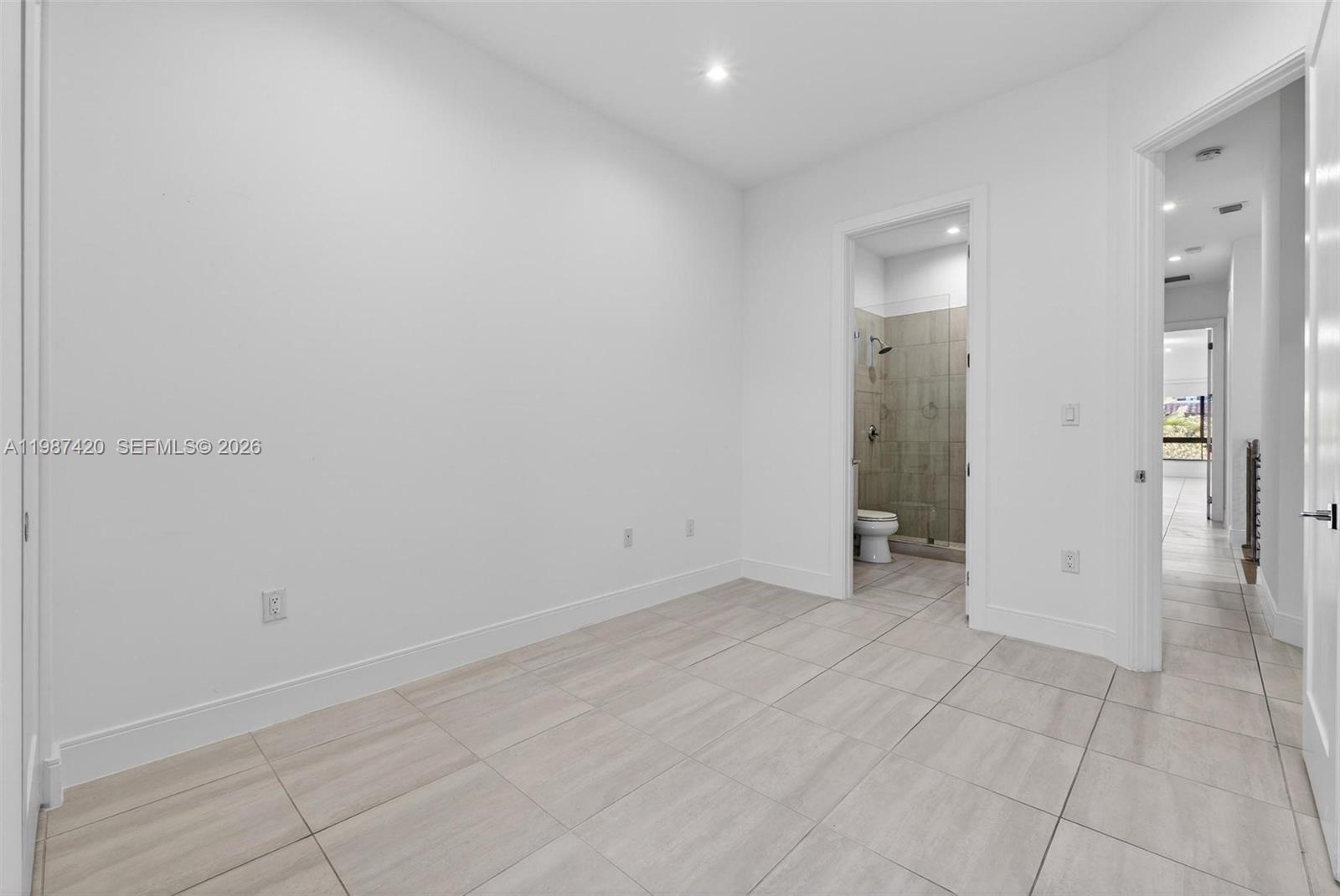 DOWNTOWN DORAL SOUTH PHAS - Residential