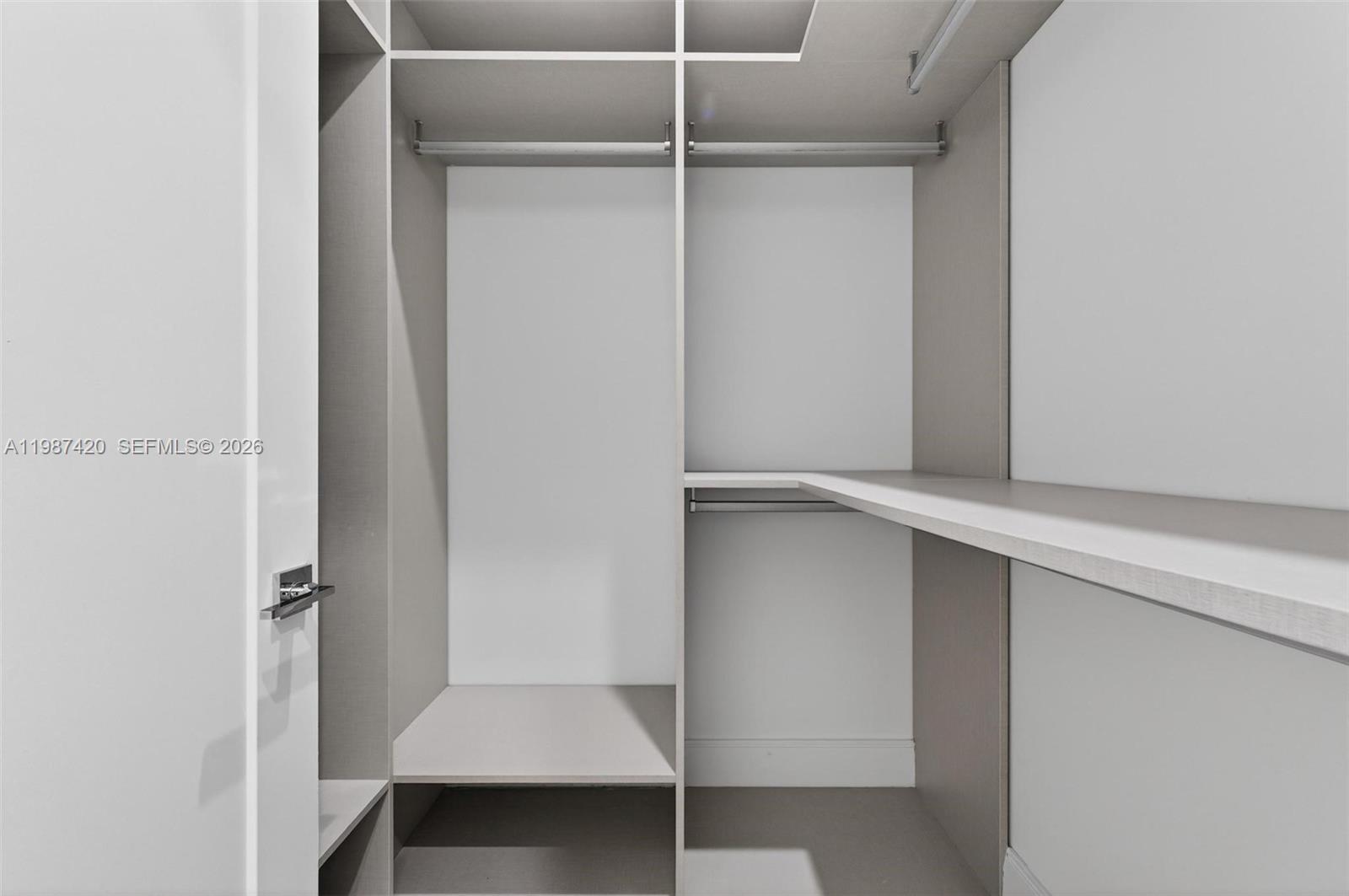 DOWNTOWN DORAL SOUTH PHAS - Residential