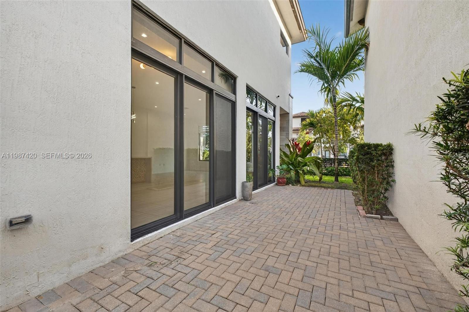 DOWNTOWN DORAL SOUTH PHAS - Residential