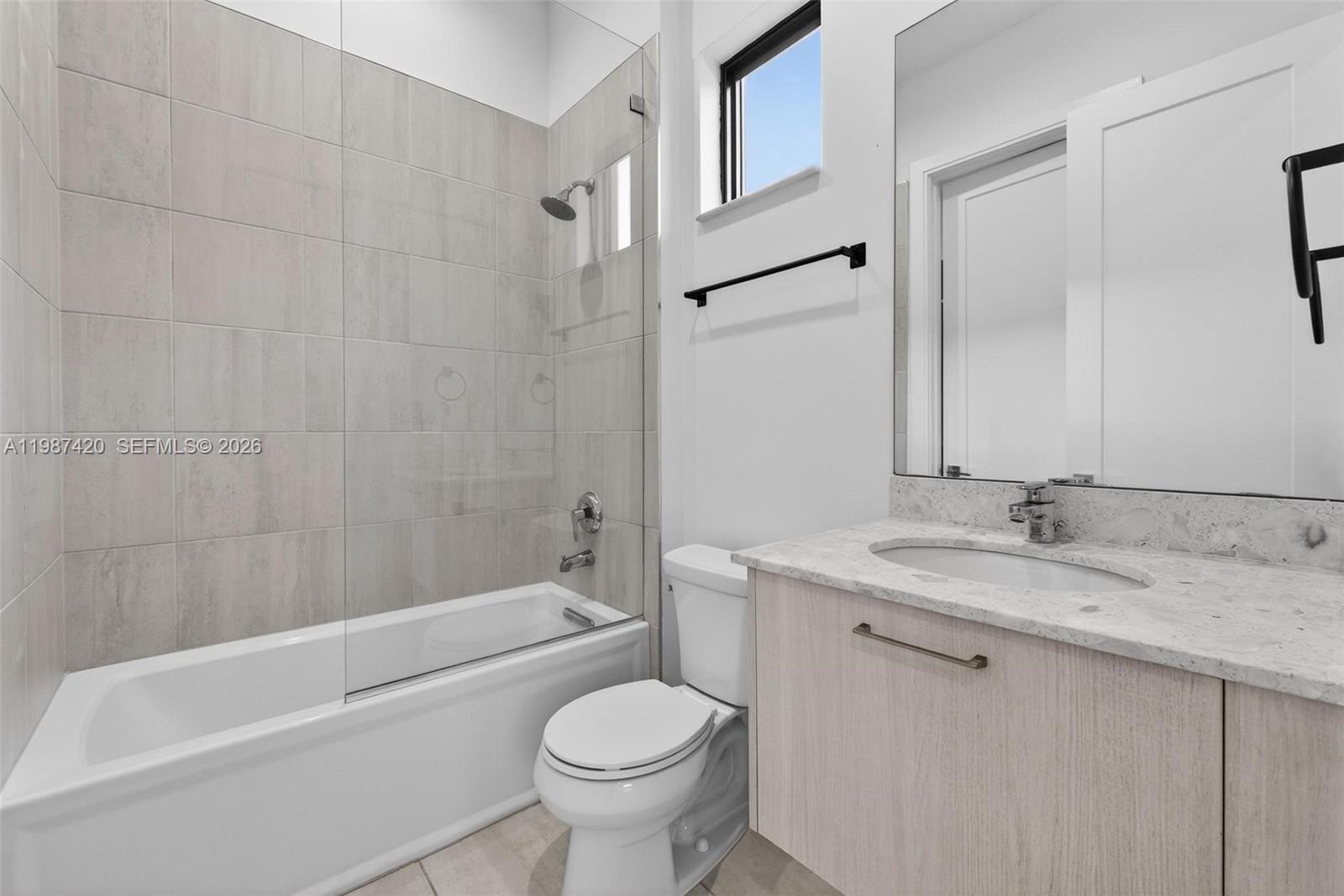 DOWNTOWN DORAL SOUTH PHAS - Residential