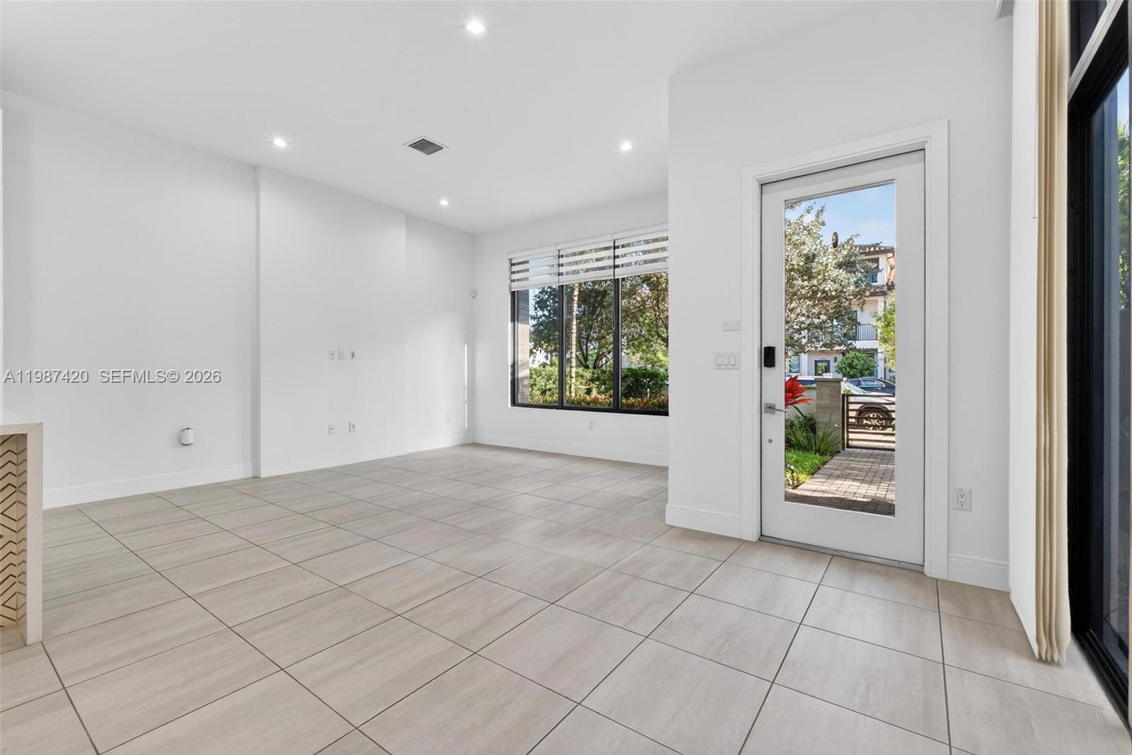 DOWNTOWN DORAL SOUTH PHAS - Residential