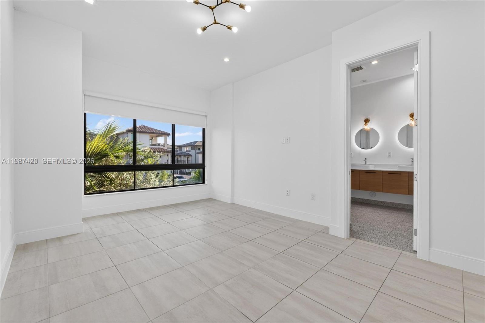 DOWNTOWN DORAL SOUTH PHAS - Residential