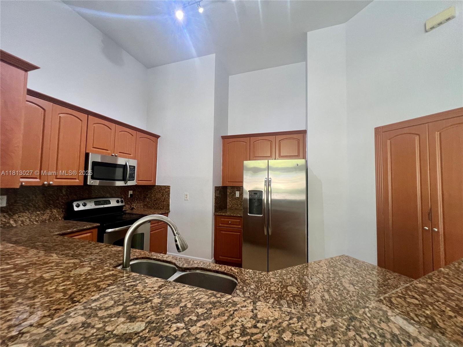 KARENERO FALLS - Residential Lease