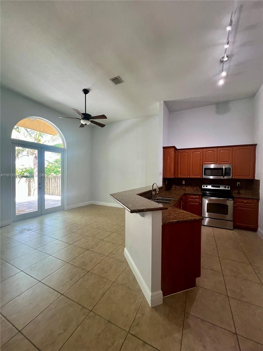 KARENERO FALLS - Residential Lease