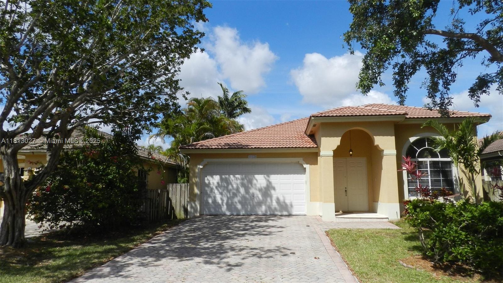 Rental Property at 16020 Sw 91st Ct, Palmetto Bay, Miami-Dade County, Florida - Bedrooms: 3 
Bathrooms: 3  - $4,800 MO.