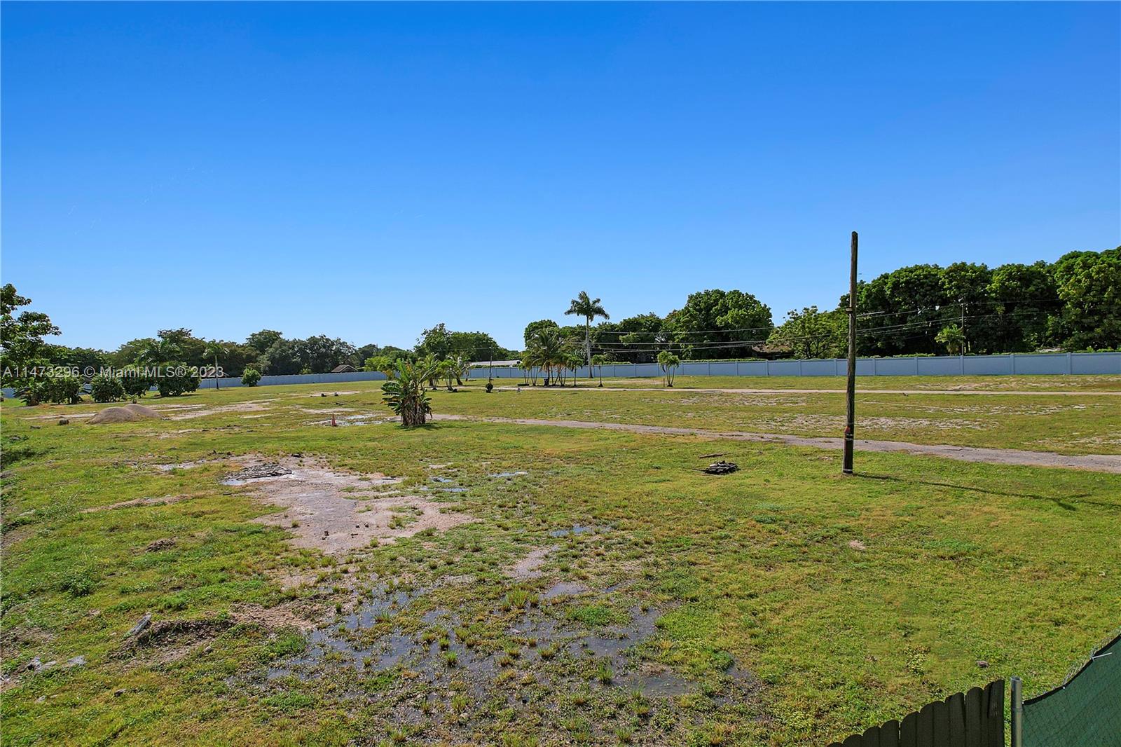 HORSE COUNTRY - Land