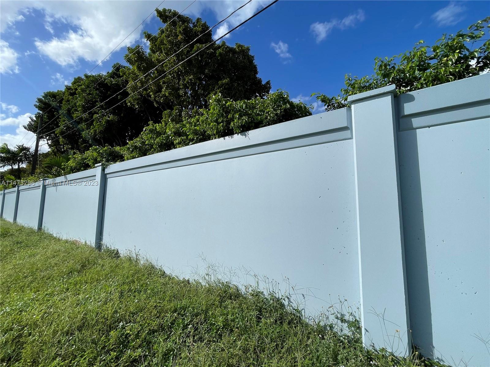 HORSE COUNTRY - Land