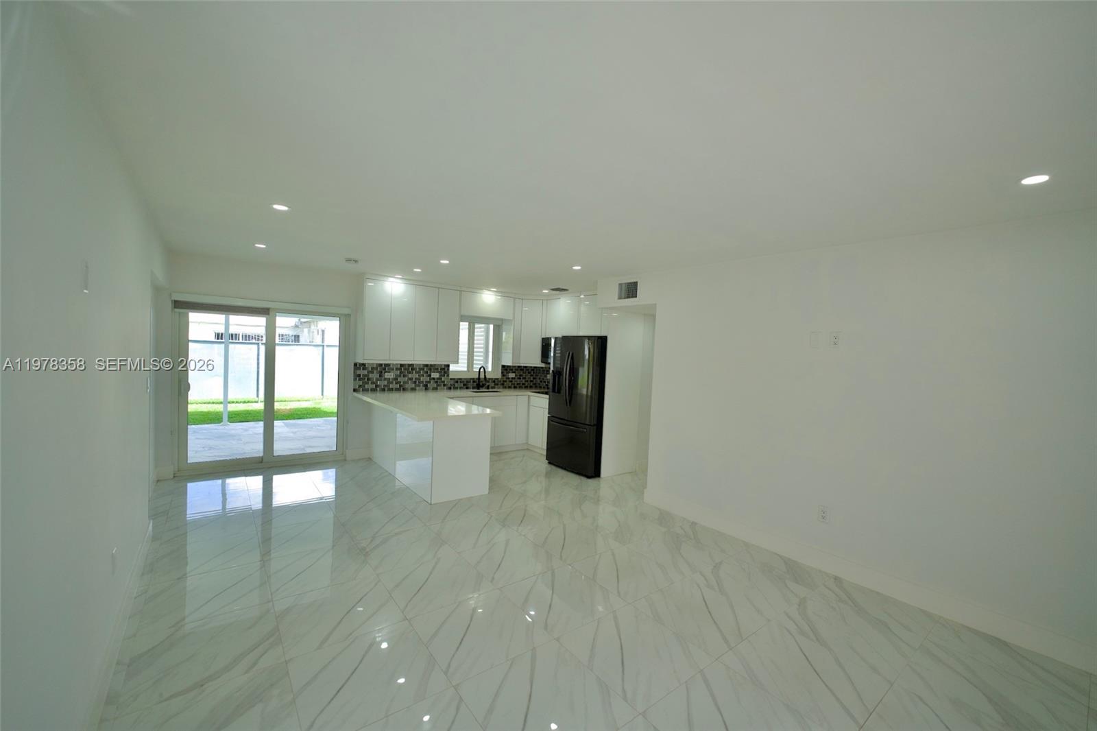 10381 SW 32nd St, Miami, FL, 33165/$725,000 4 10381 SW 32nd St