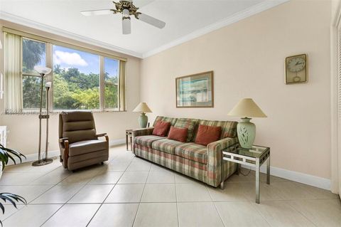 Condominium in Hollywood FL 4330 Hillcrest Dr Dr 16.jpg