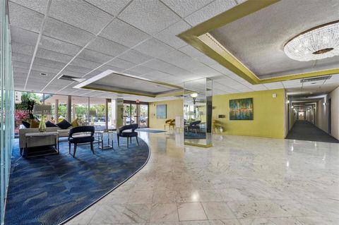 Condominium in Hollywood FL 4330 Hillcrest Dr Dr 24.jpg