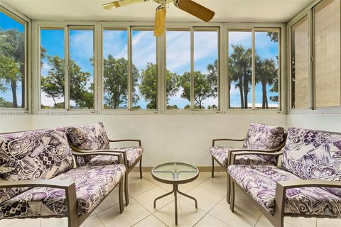 Condominium in Hollywood FL 4330 Hillcrest Dr Dr 4.jpg