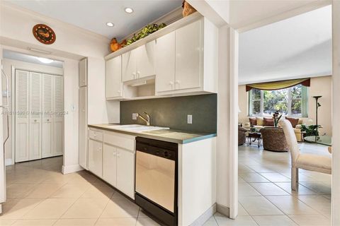 Condominium in Hollywood FL 4330 Hillcrest Dr Dr 11.jpg