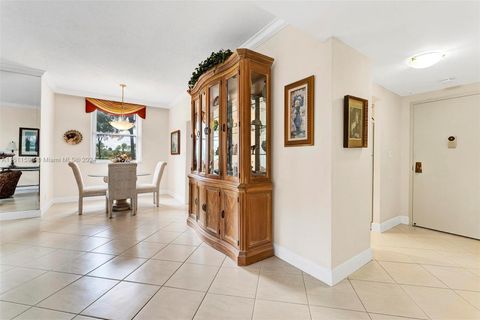 Condominium in Hollywood FL 4330 Hillcrest Dr Dr 8.jpg