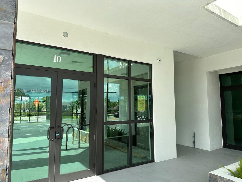 Photo of 101 SW 27th Ave #5, Fort Lauderdale, FL 33312 (MLS # A11497128)