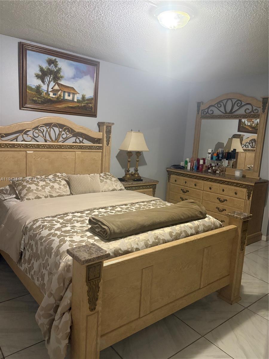 LAKESHORE CONDO 11 - Residential