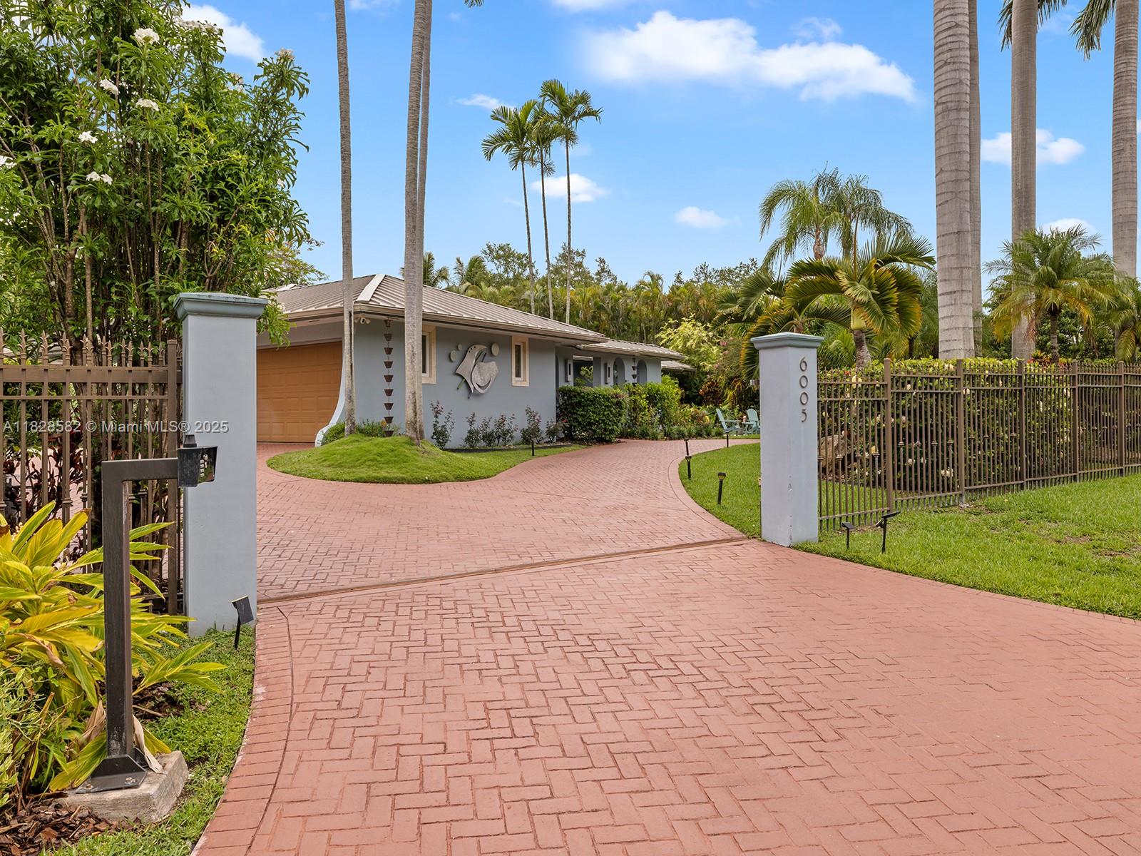 WARWICK MANOR - Residential