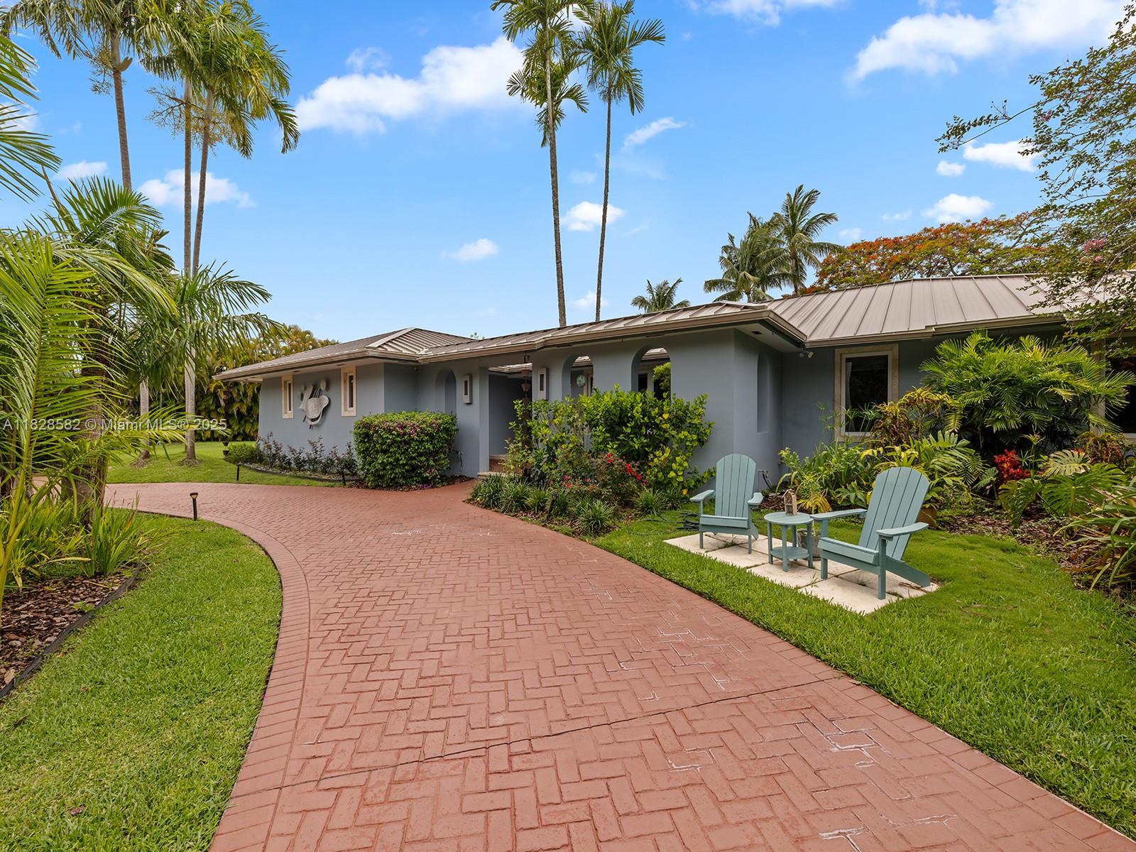 WARWICK MANOR - Residential