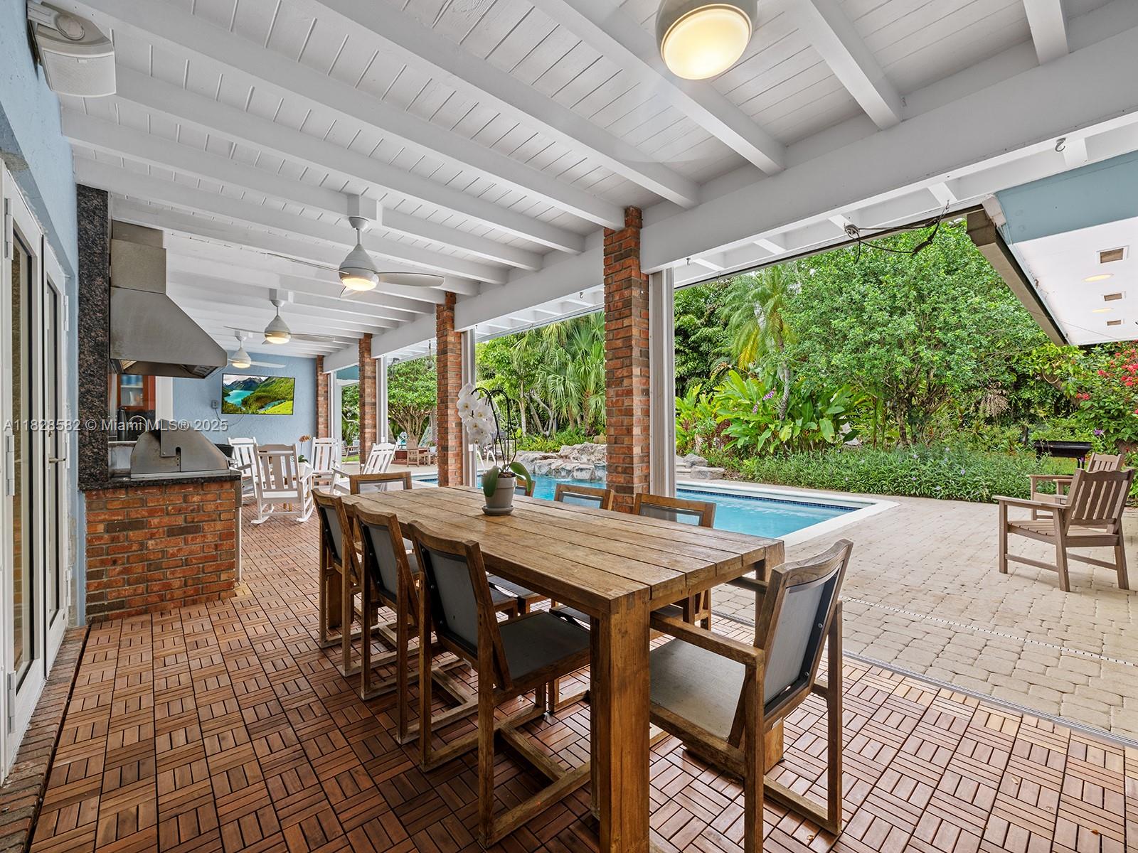 WARWICK MANOR - Residential