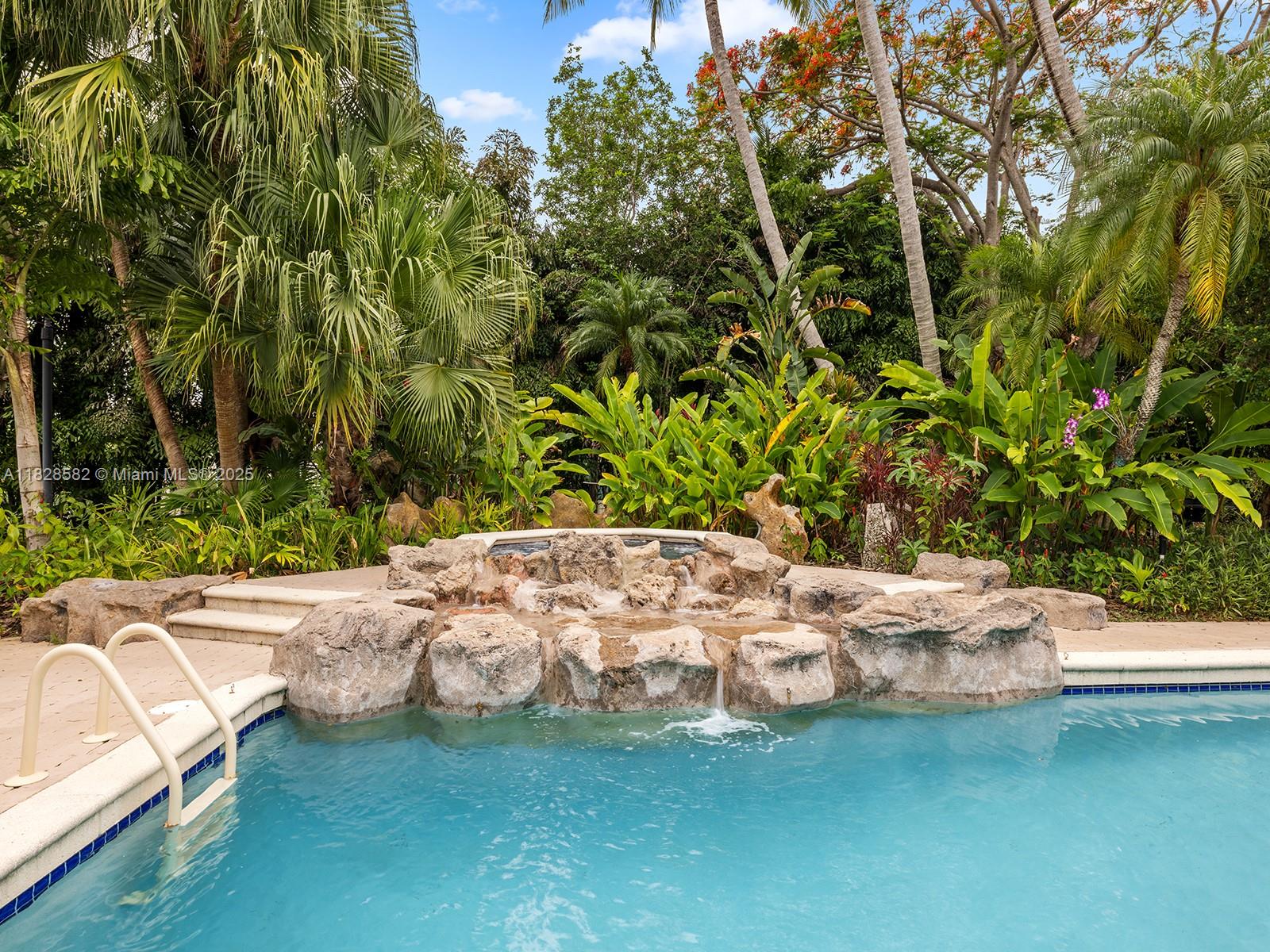 WARWICK MANOR - Residential