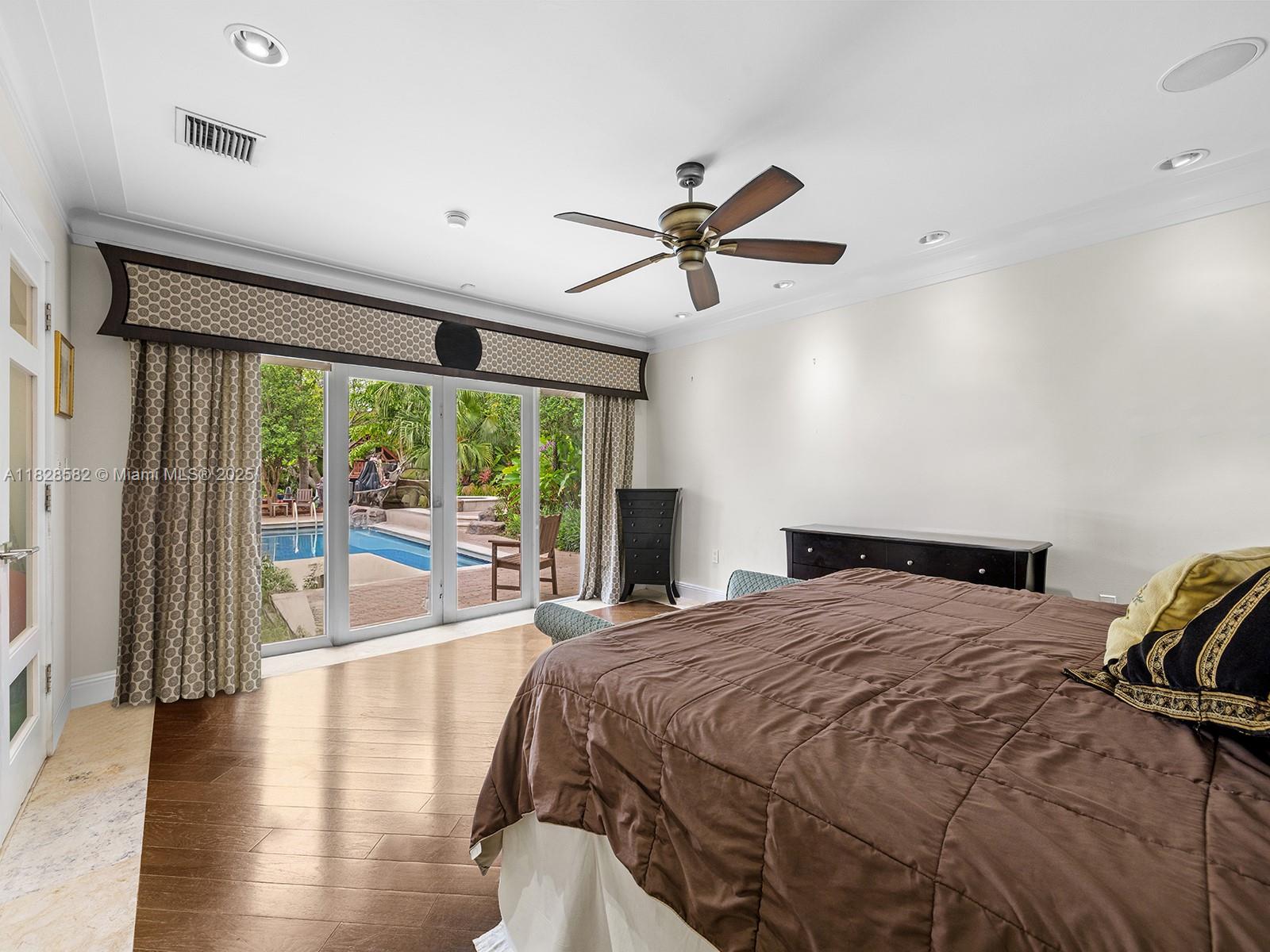 WARWICK MANOR - Residential