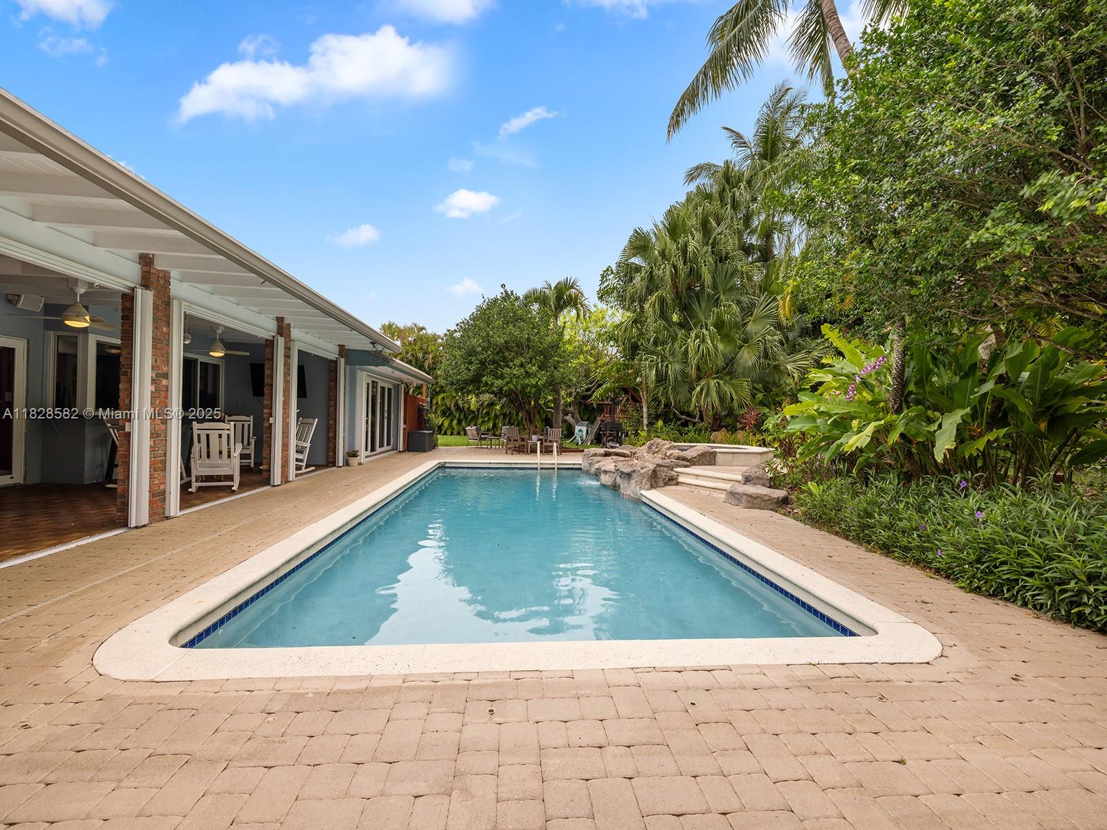 WARWICK MANOR - Residential