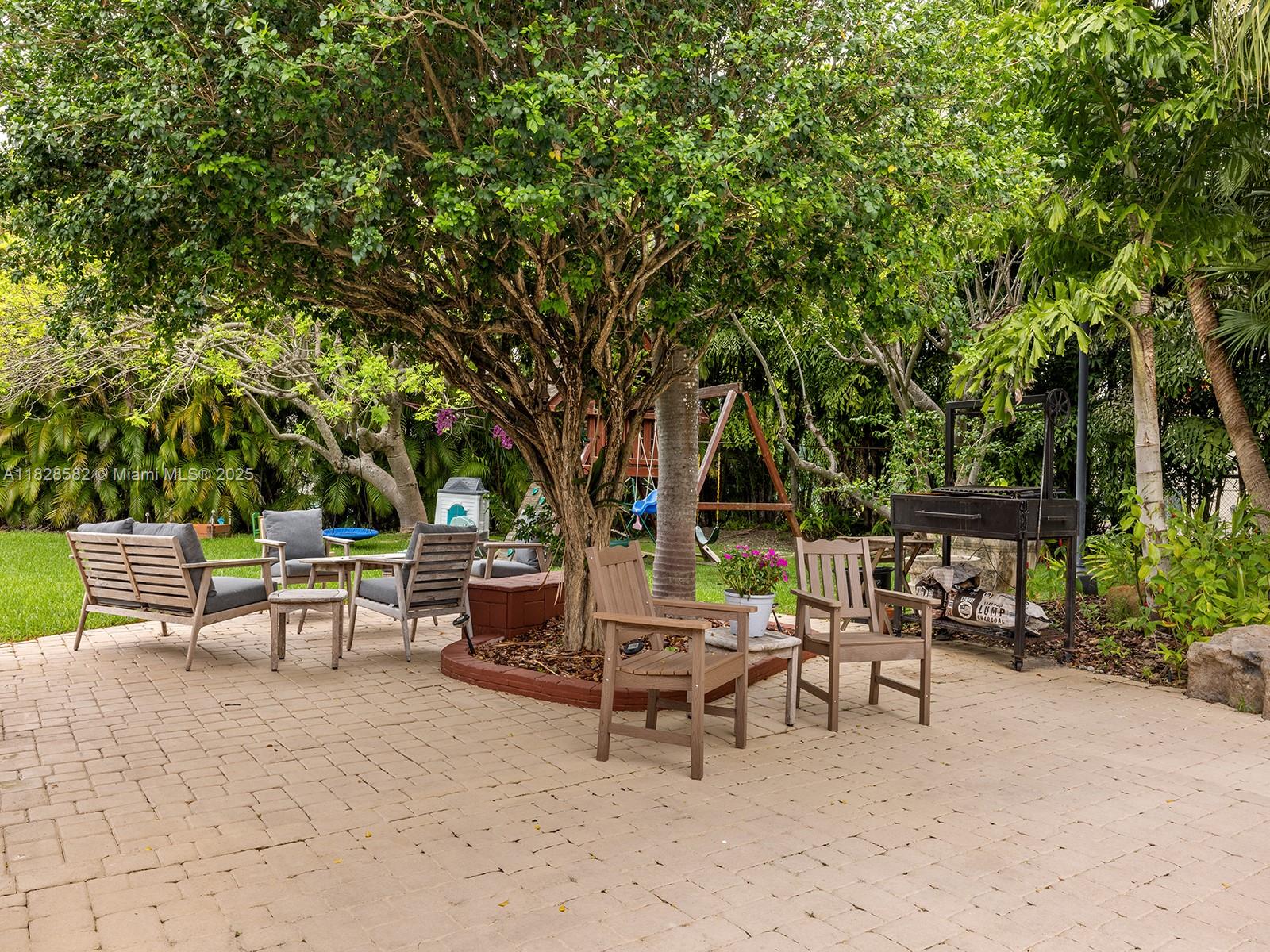 WARWICK MANOR - Residential