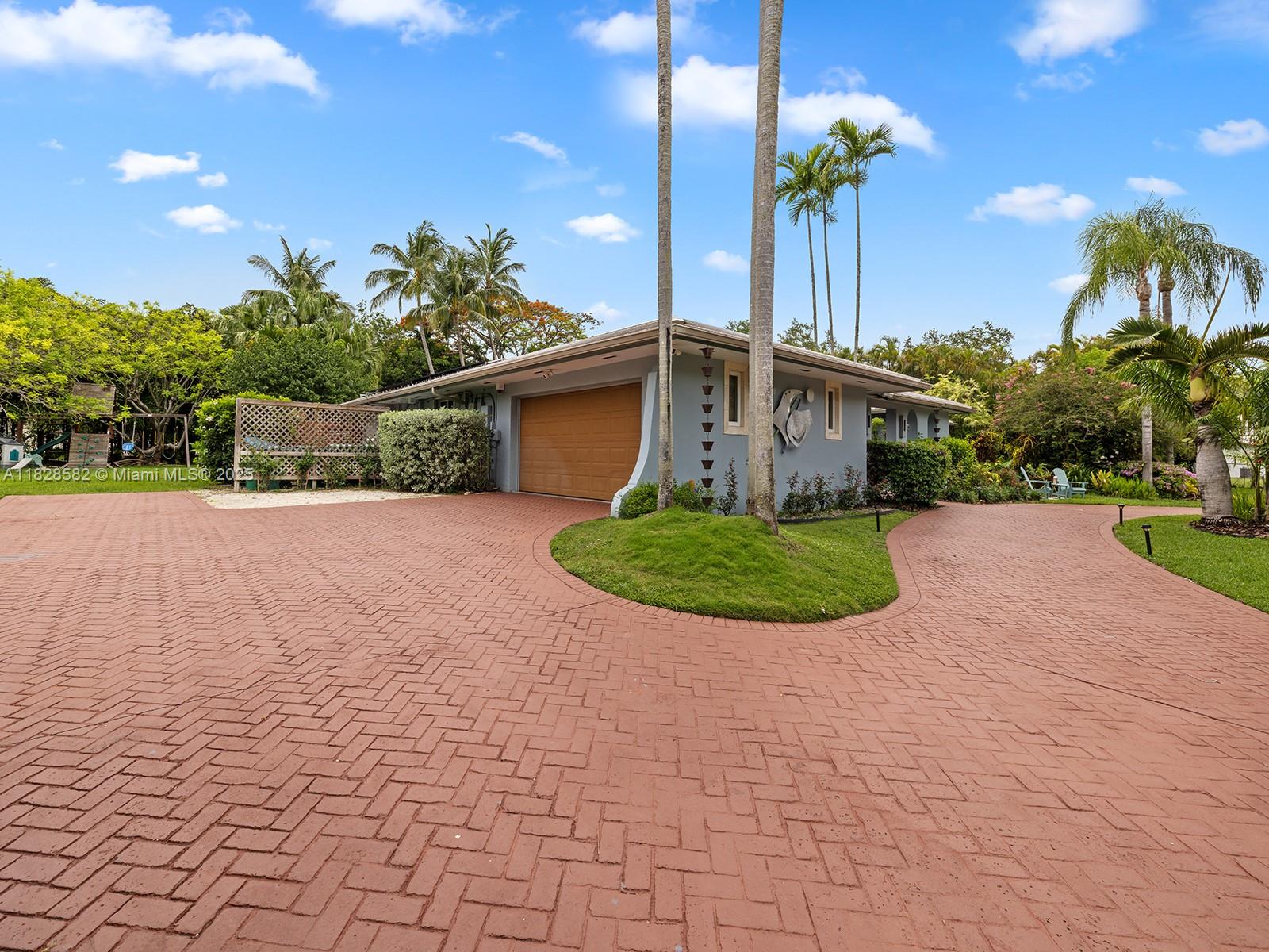 WARWICK MANOR - Residential