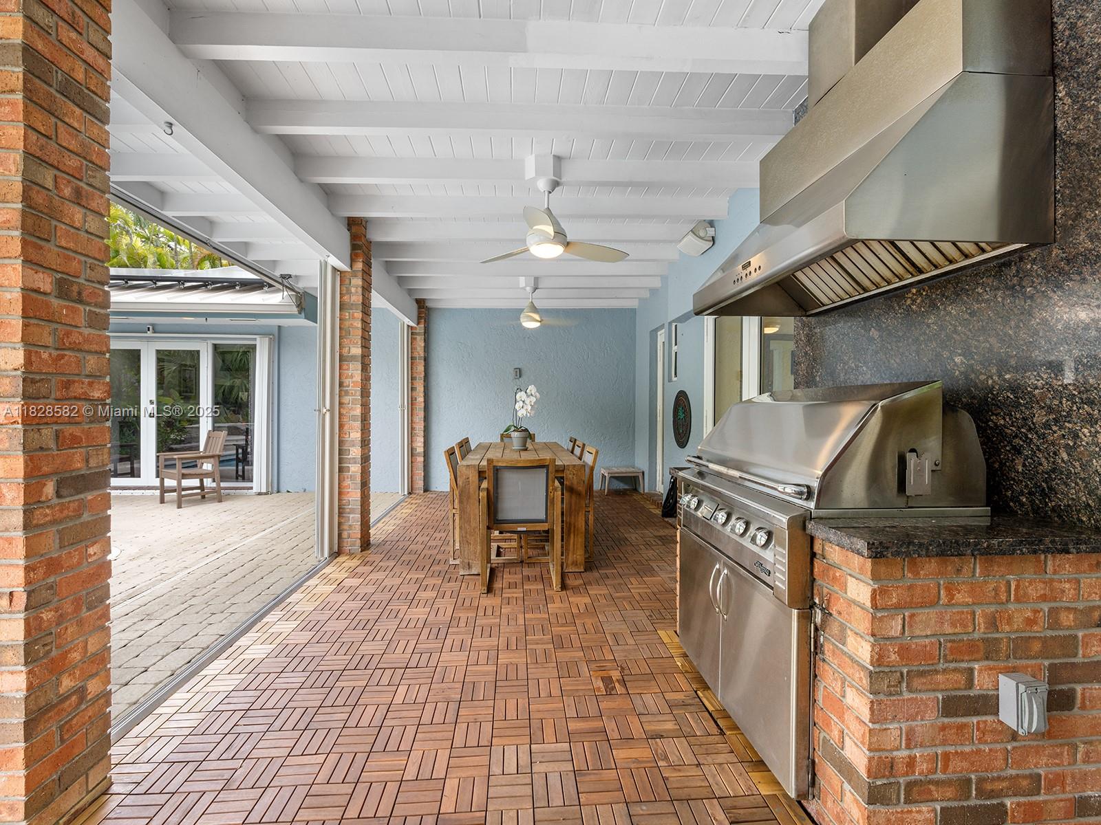 WARWICK MANOR - Residential