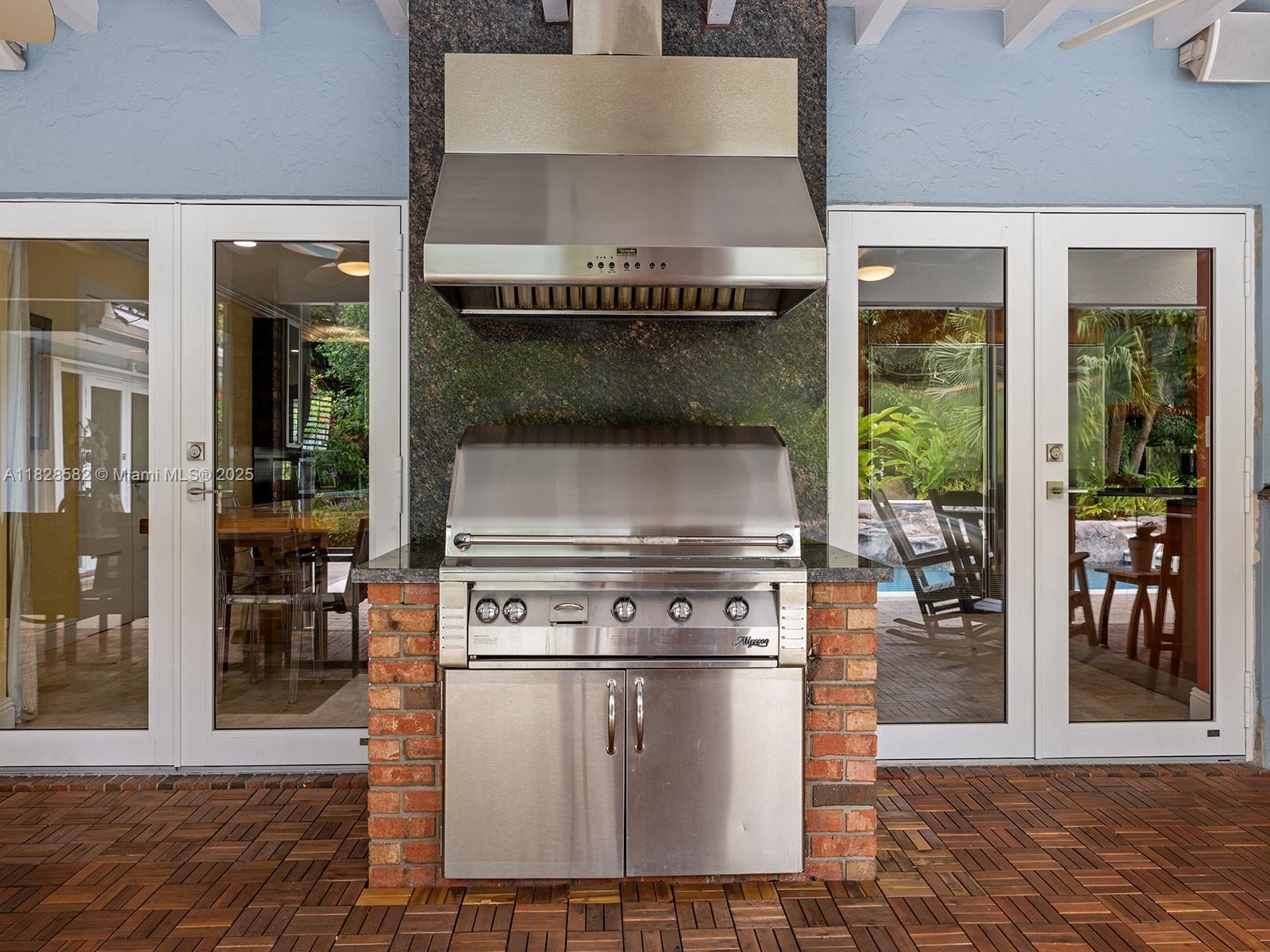 WARWICK MANOR - Residential