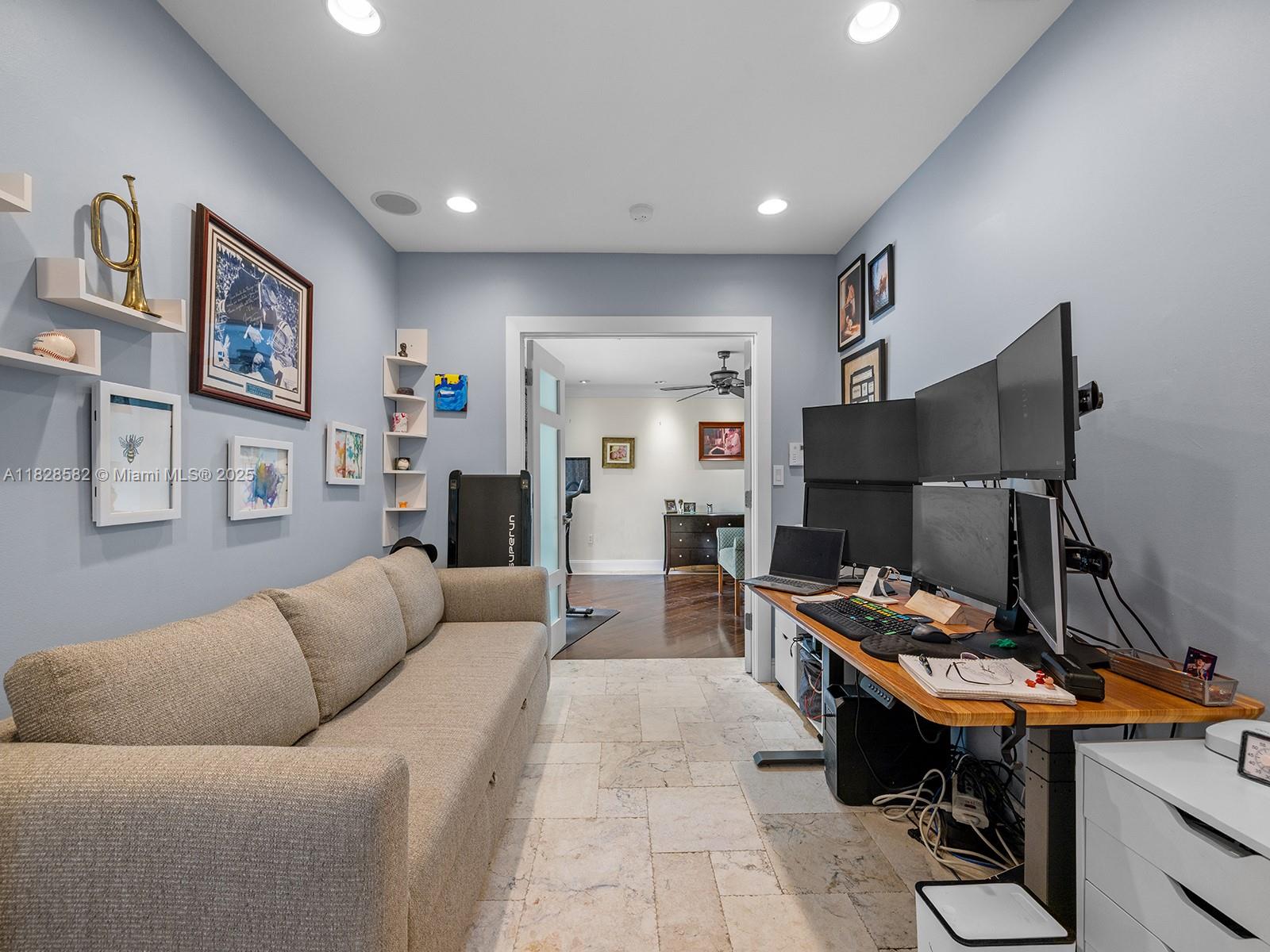 WARWICK MANOR - Residential