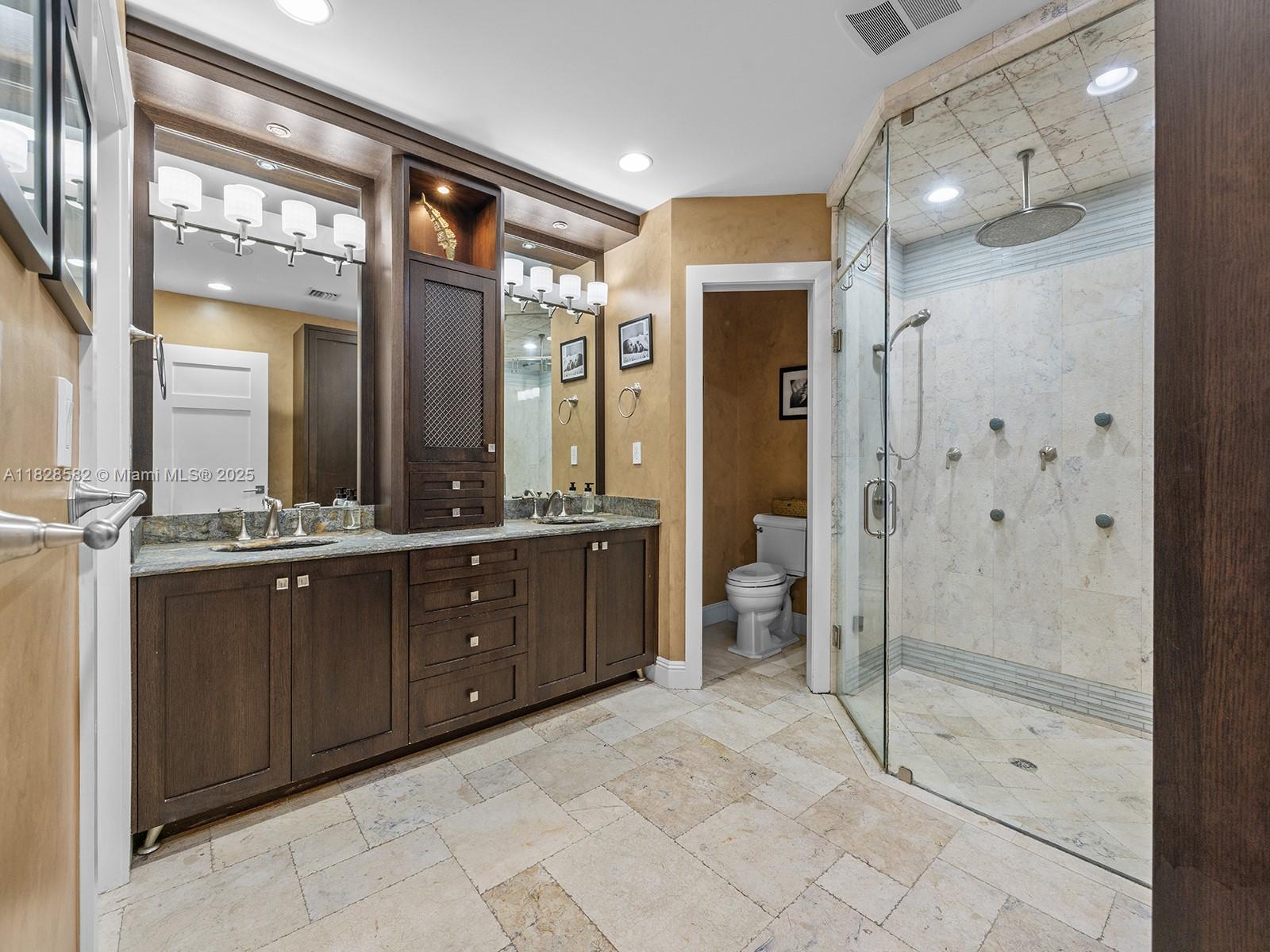 WARWICK MANOR - Residential