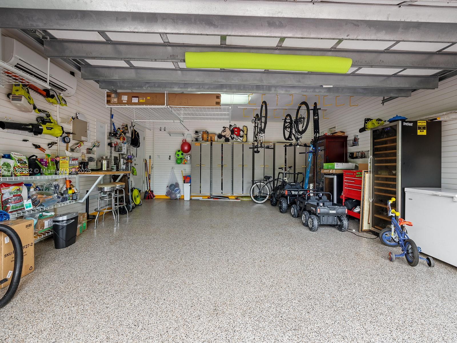 WARWICK MANOR - Residential