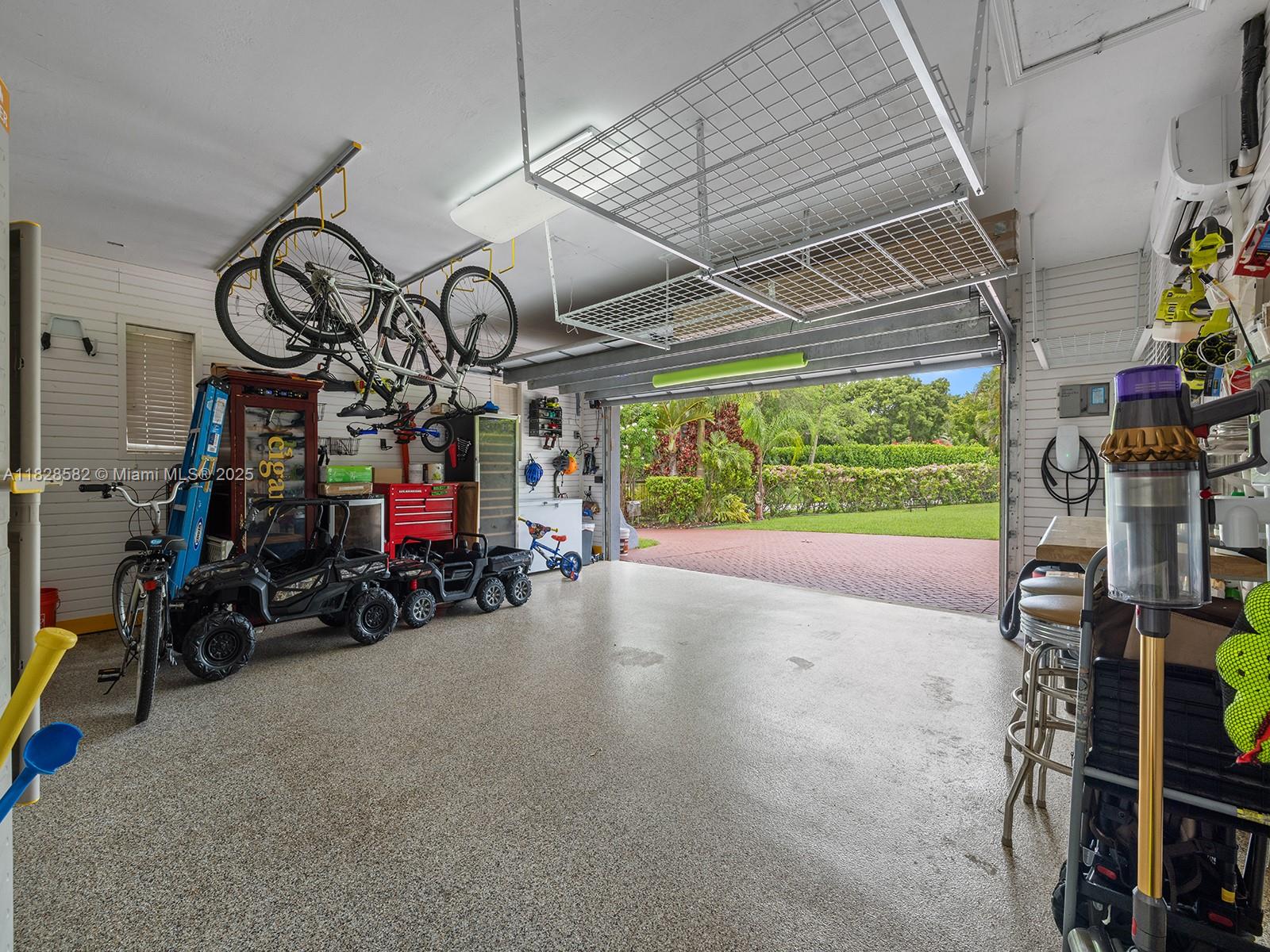 WARWICK MANOR - Residential